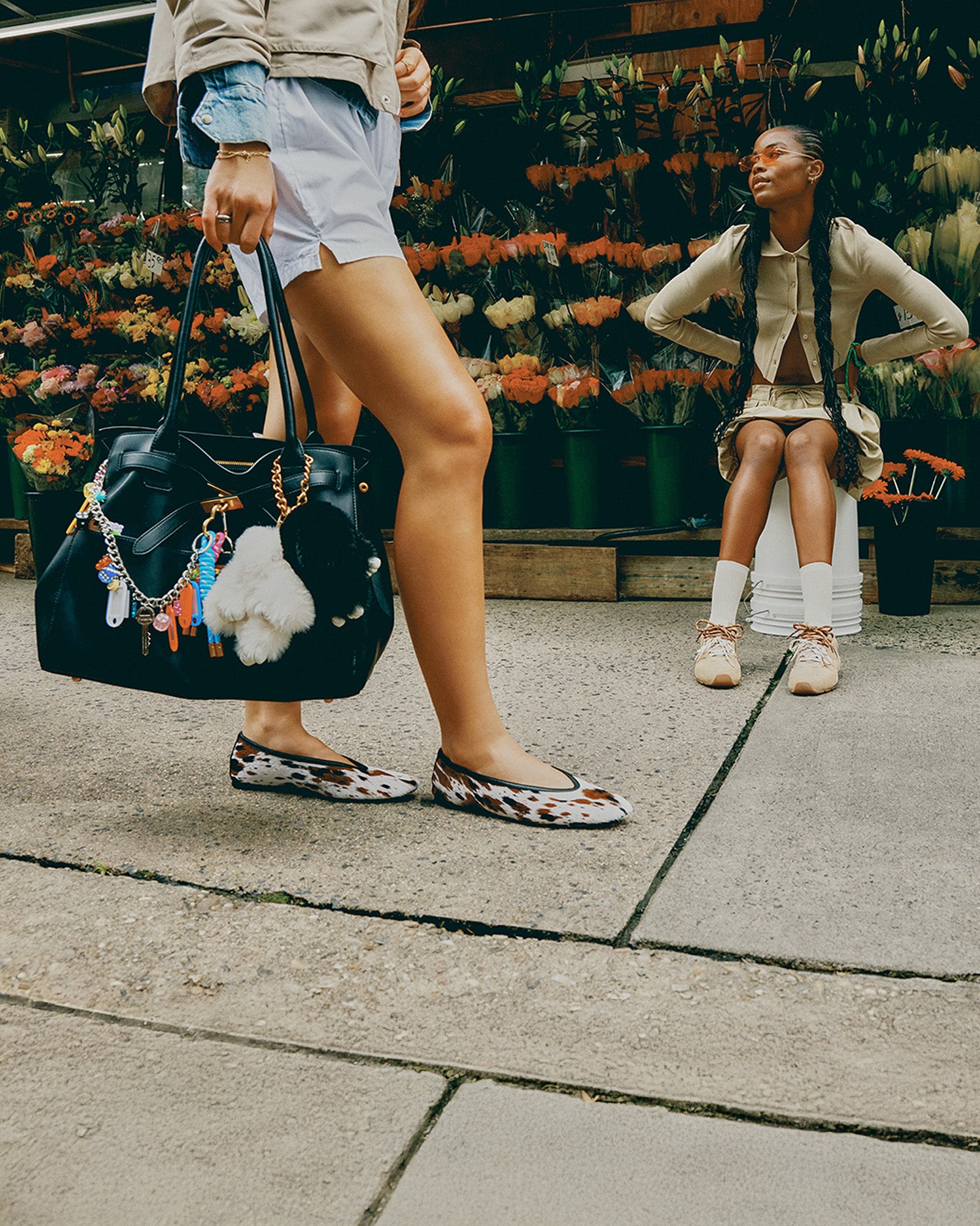 Aziel low-top sneakers displayed outdoors, ideal for casual outings.