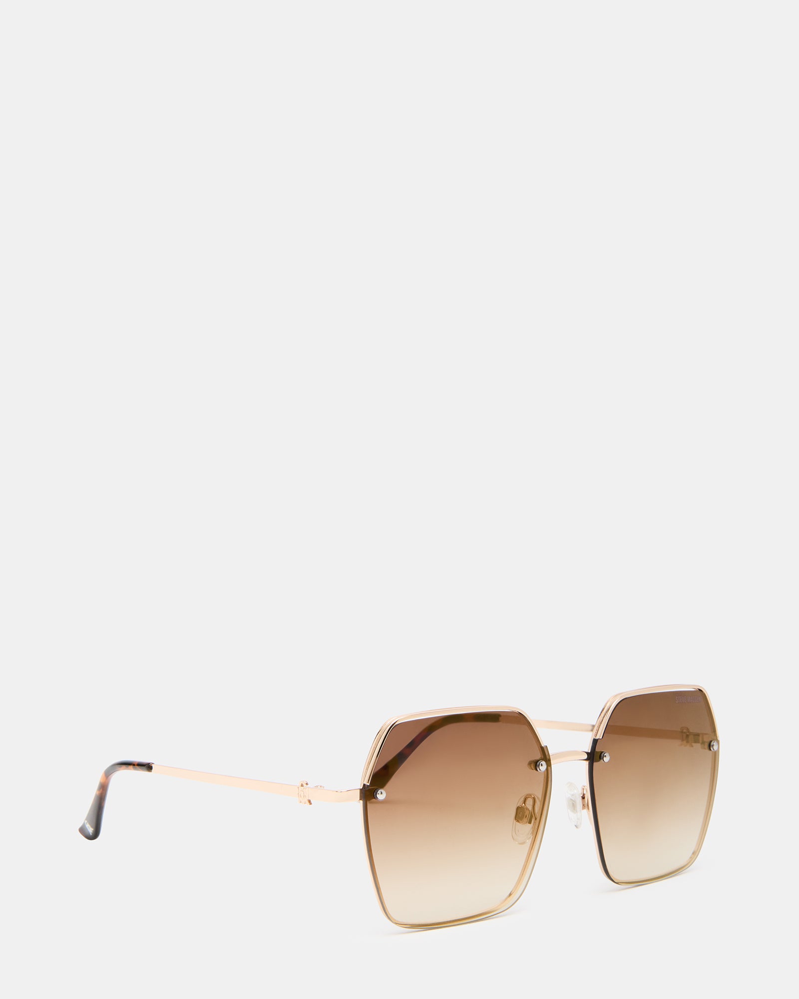 Close-up of the brown gradient lens with gold flash detail on DAVIAN sunglasses