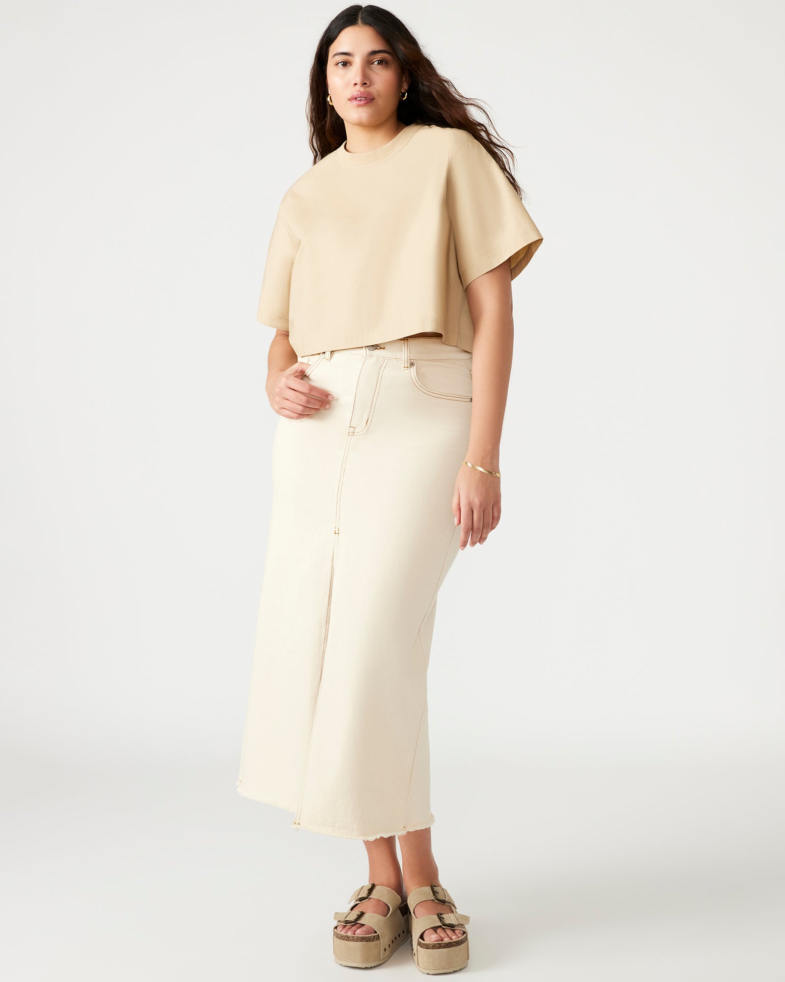 Back view displaying full separating zipper with elongated tab
