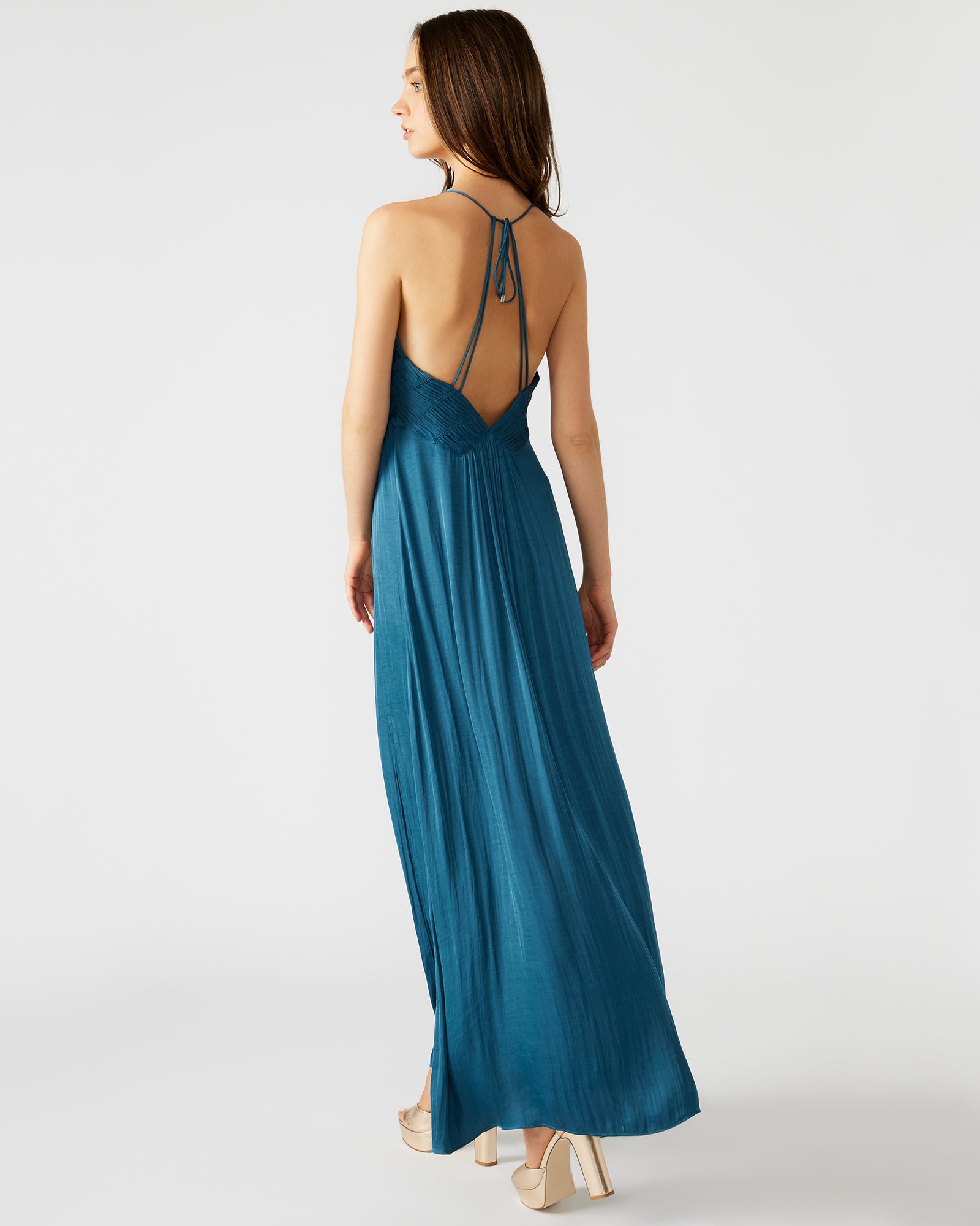 Close-up of adjustable straps on the Brianna flowy dress