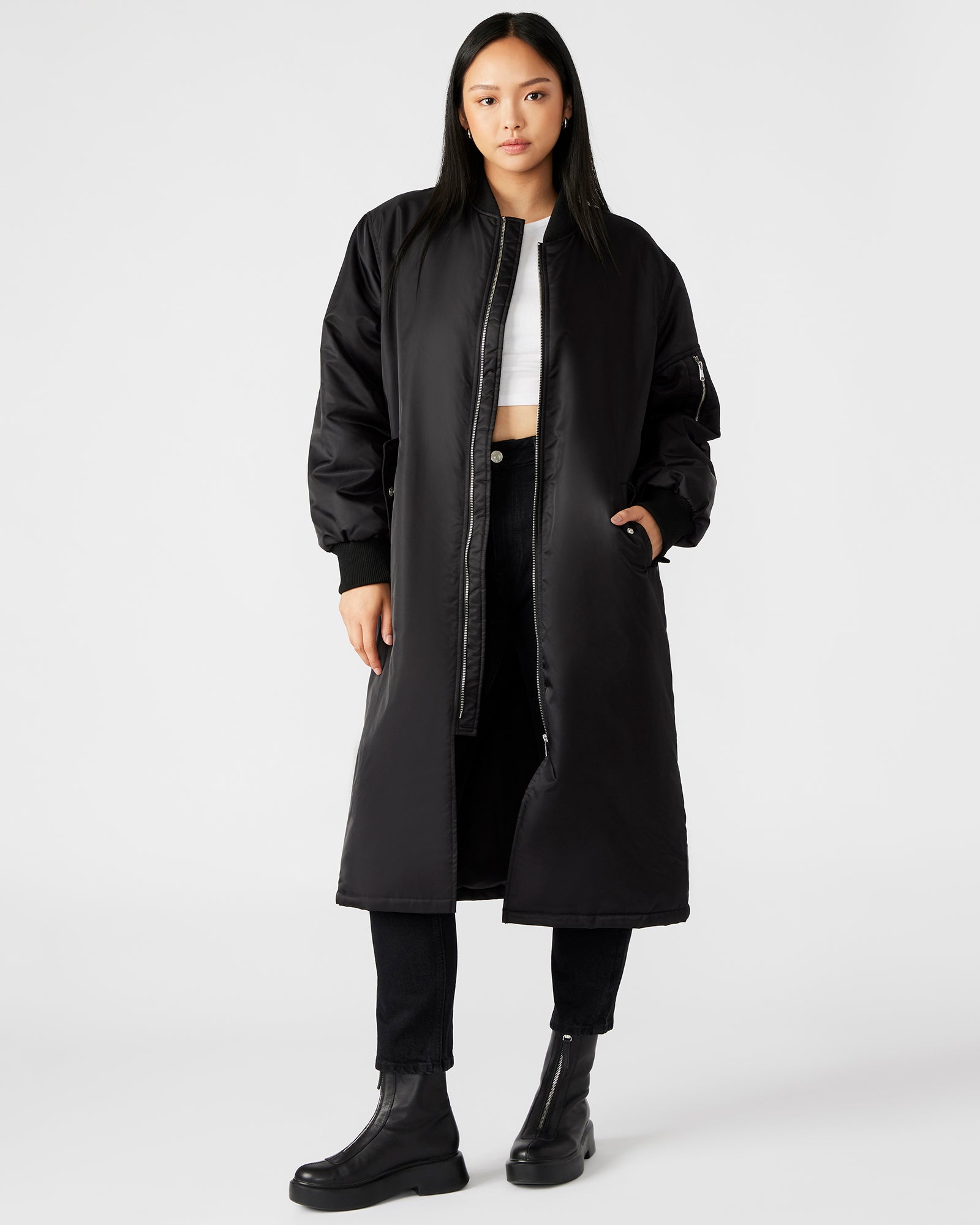 Side view of the VINDY coat, highlighting the ribbed knit collar and cuffs.