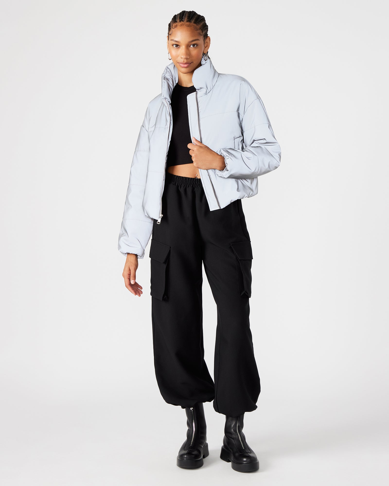 Two functional front pockets of the silver reflective puffer jacket.
