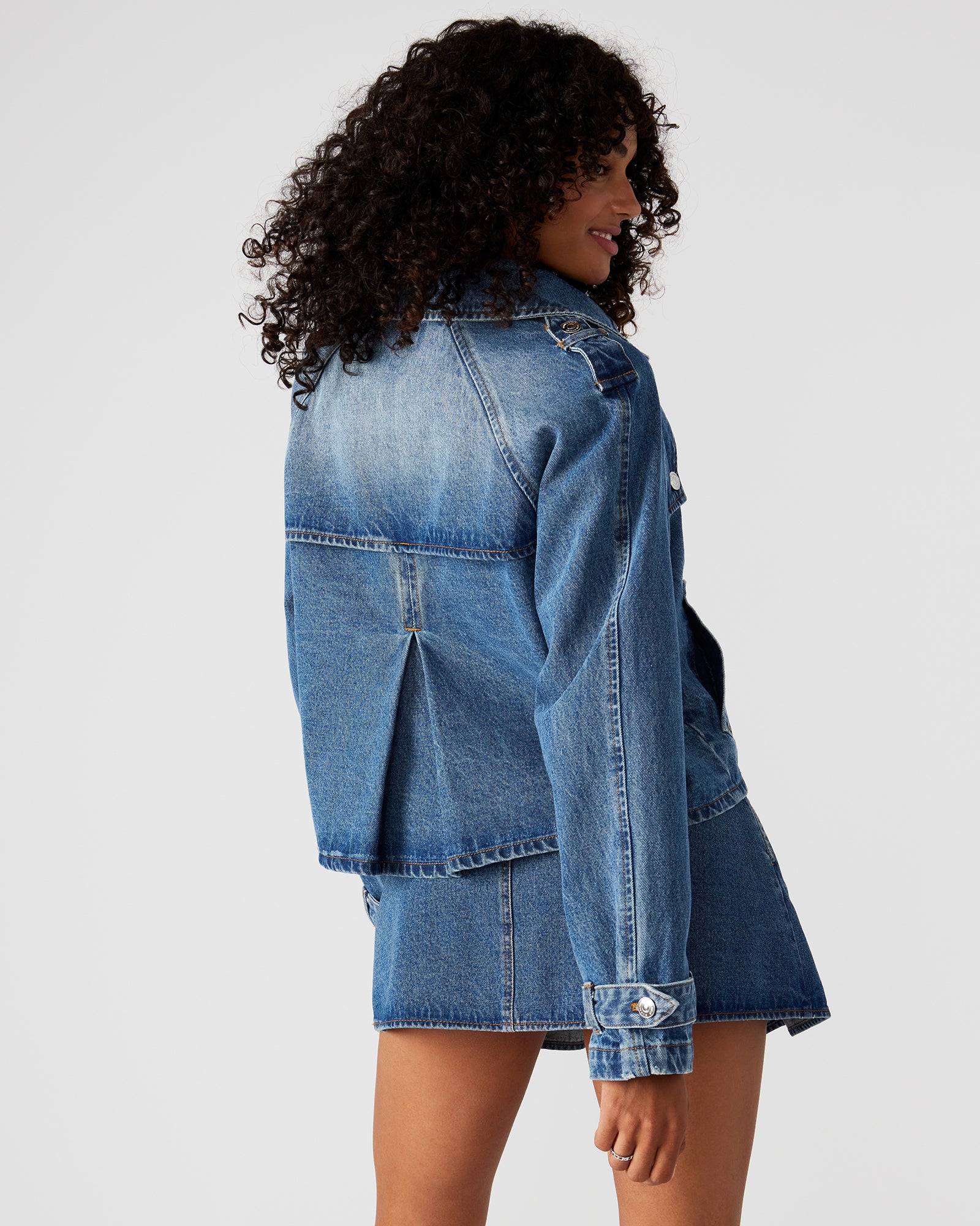 Front view of the SIRUS cropped denim jacket on a model, highlighting its double-breasted design.