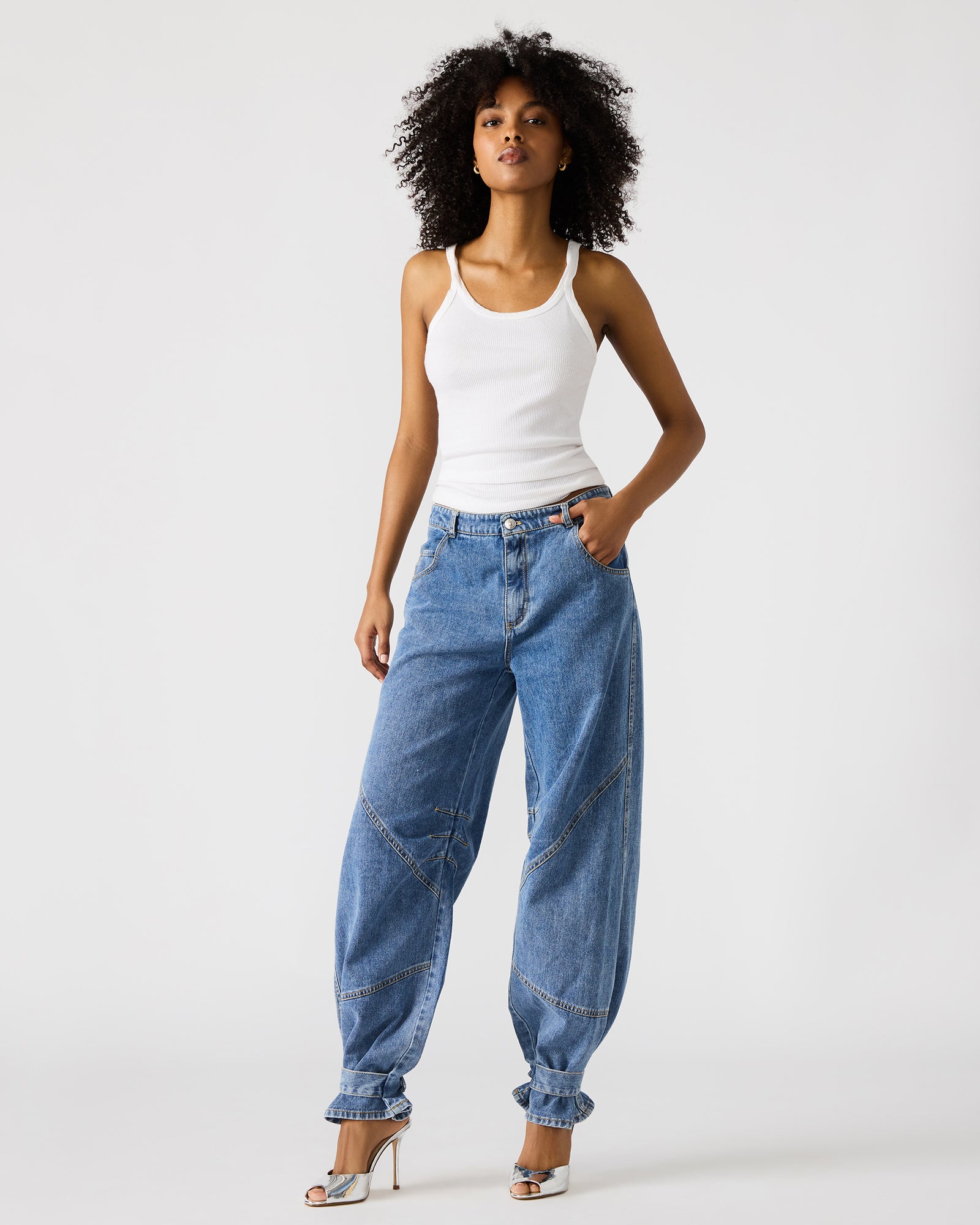 Front view of women’s barrel jeans styled with a tucked-in blouse, showcasing the relaxed fit.