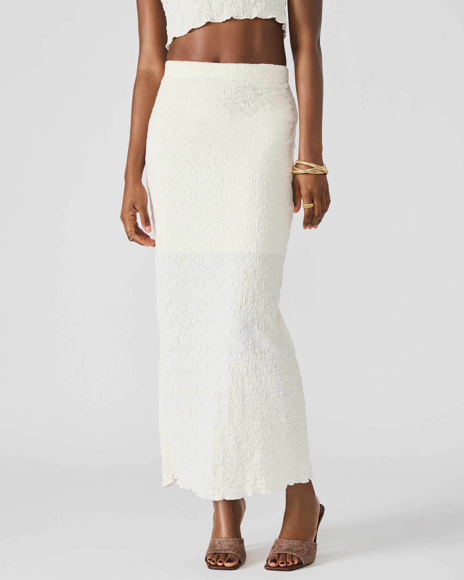 Close-up of textured fabric and funnel neckline of the cream set – ideal for casual summer outings.