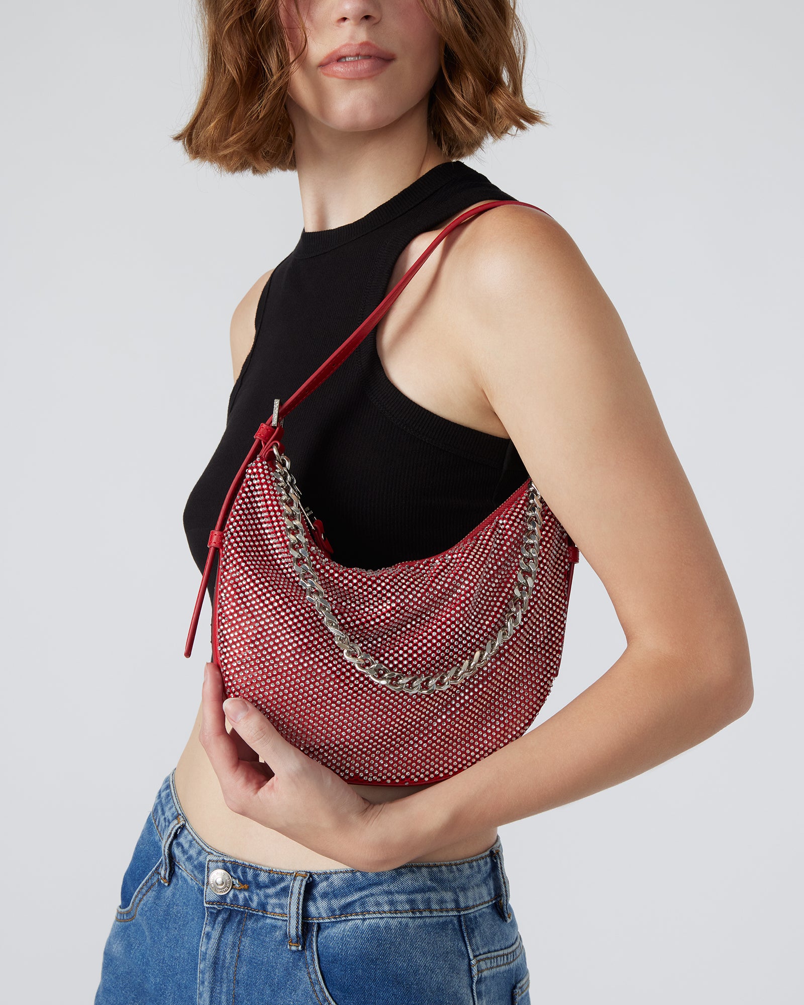 Side angle showcasing chunky curb chain and adjustable shoulder strap