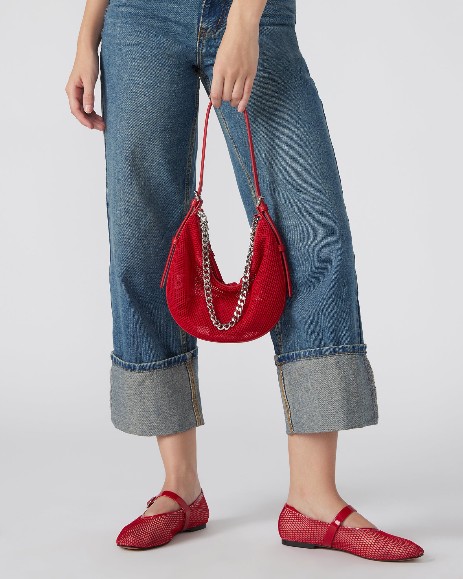 DREAMIN mesh bag in red with chunky chain on a white background