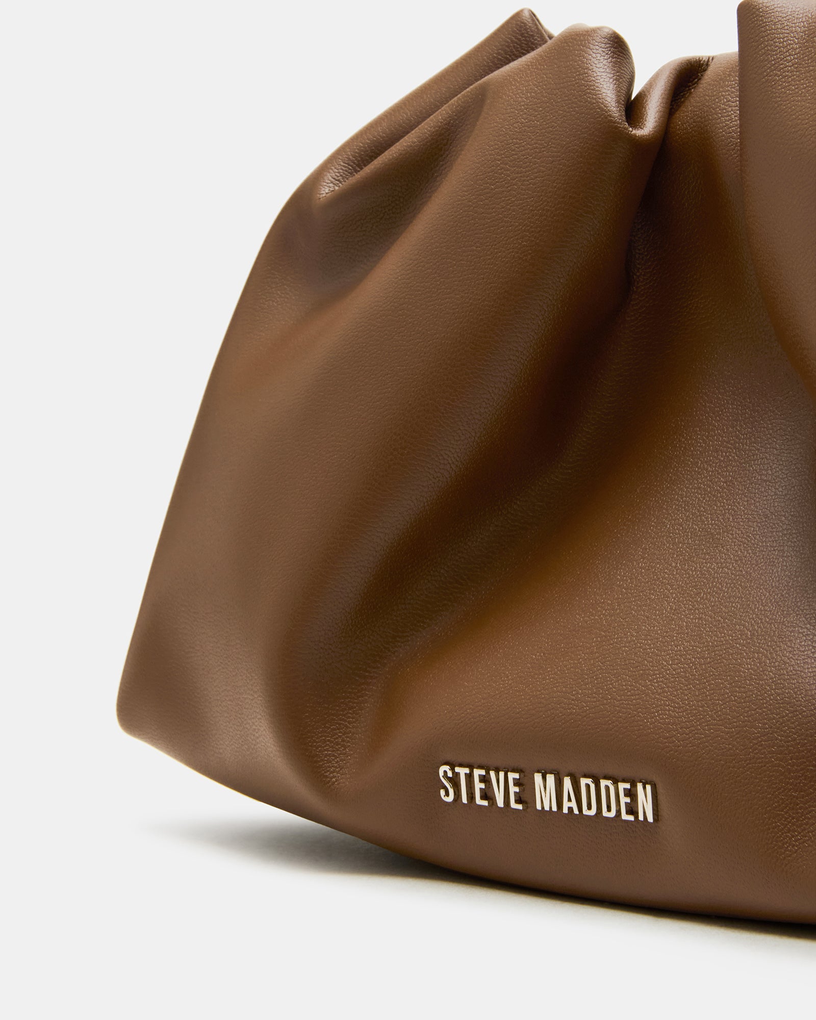 Removable chain strap on Emmy bag, showcasing versatile styling options