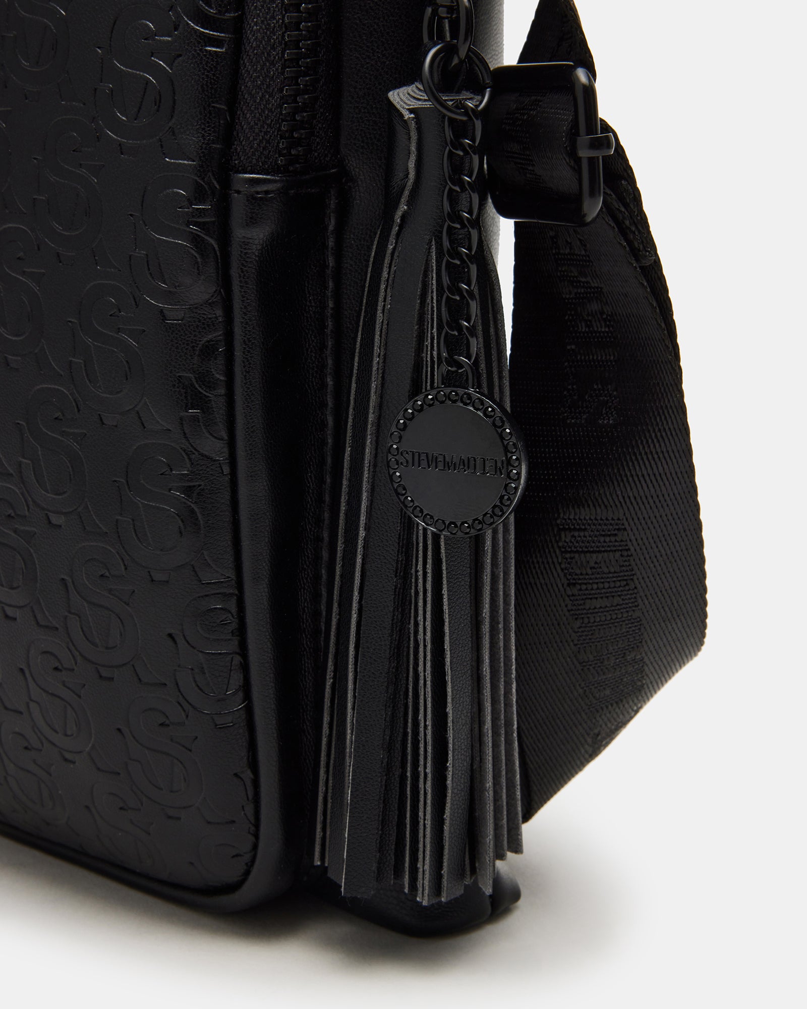 Model wearing the black crossbody bag during a city stroll