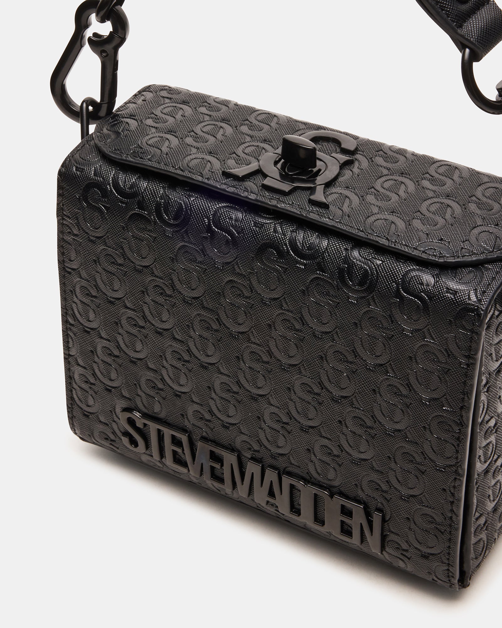 Noya Luxe bag worn as a crossbody with adjustable strap