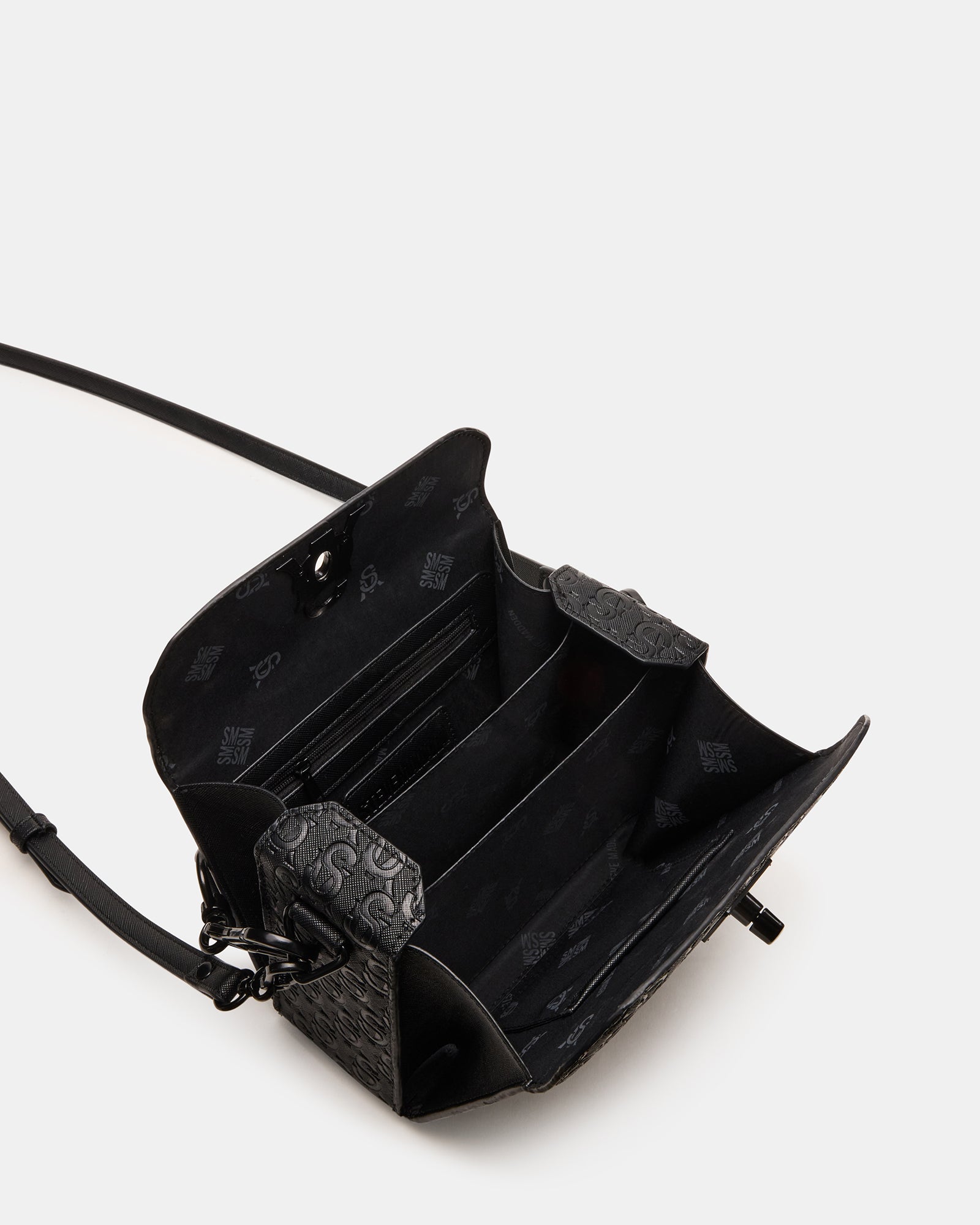 Close-up of the turn-lock closure on Noya Luxe bag
