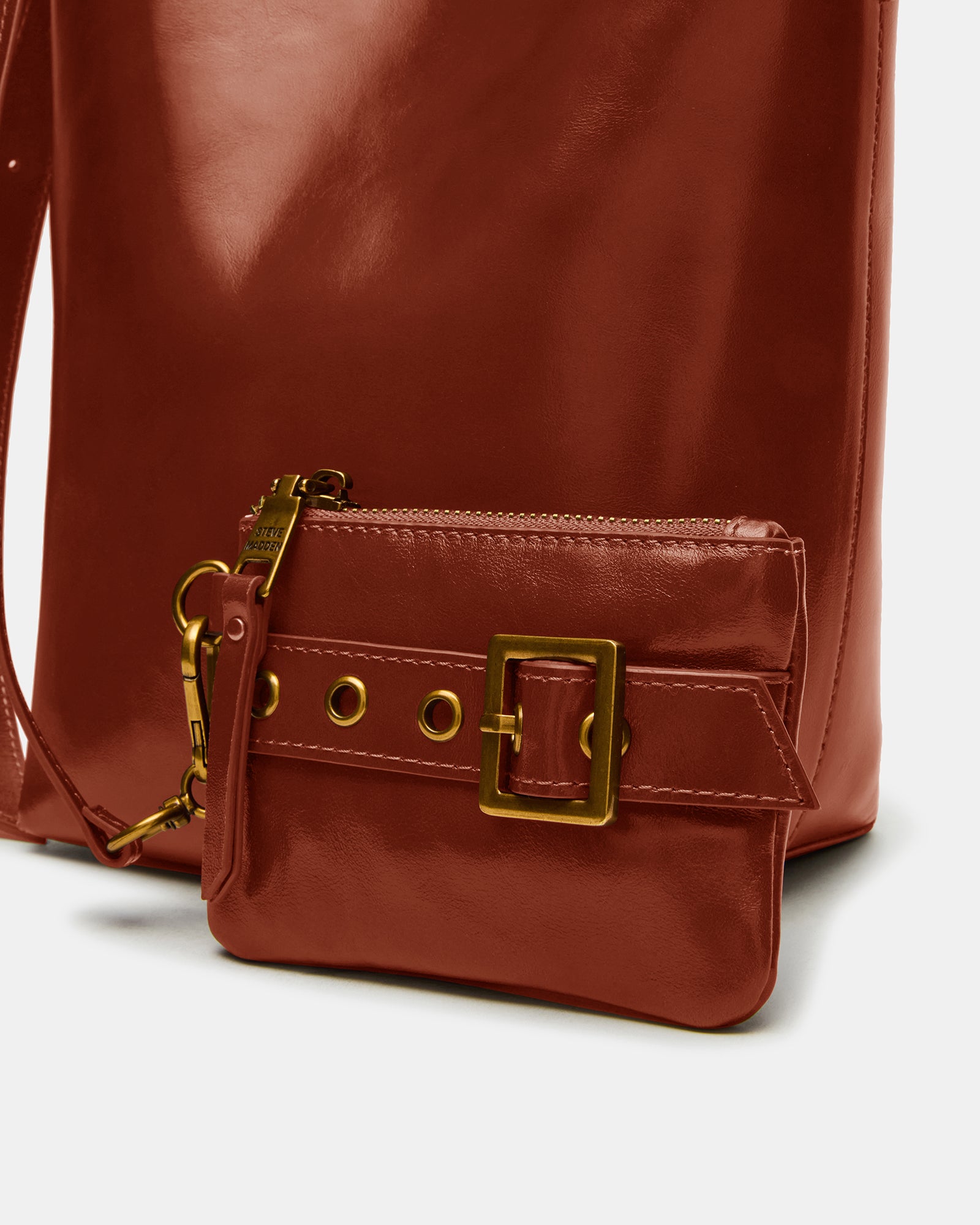 Fashionable womens tote bucket bag in rust leather, perfect for casual outings