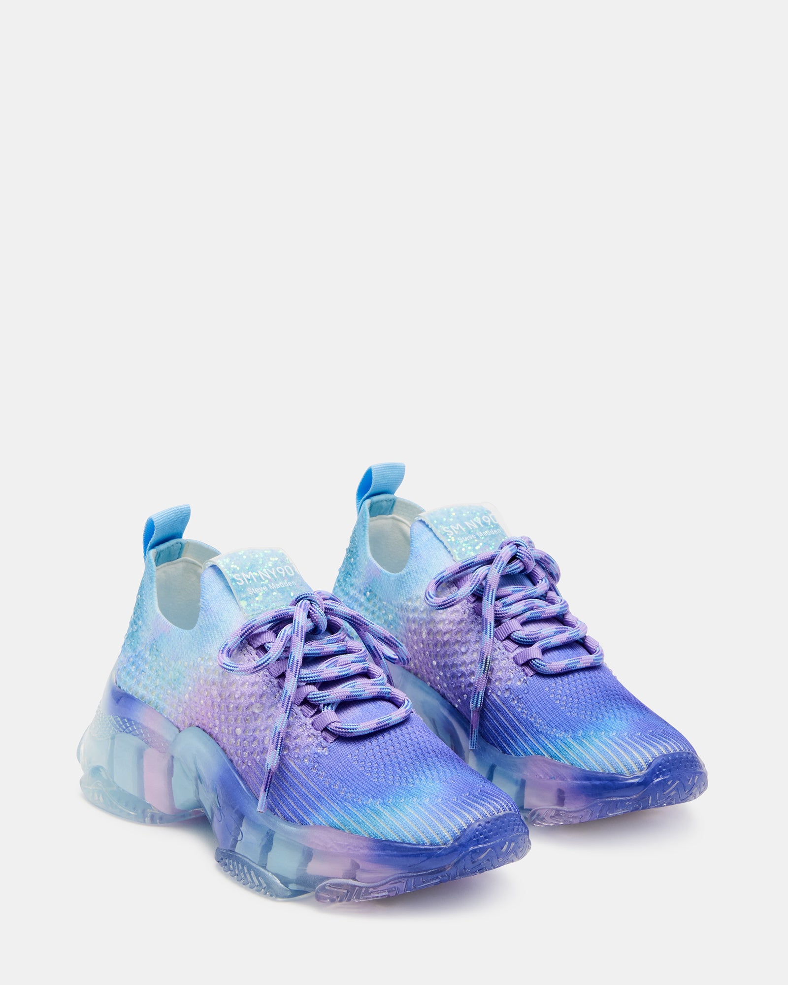Low-top sneakers with lace-up detail, perfect for school or play.