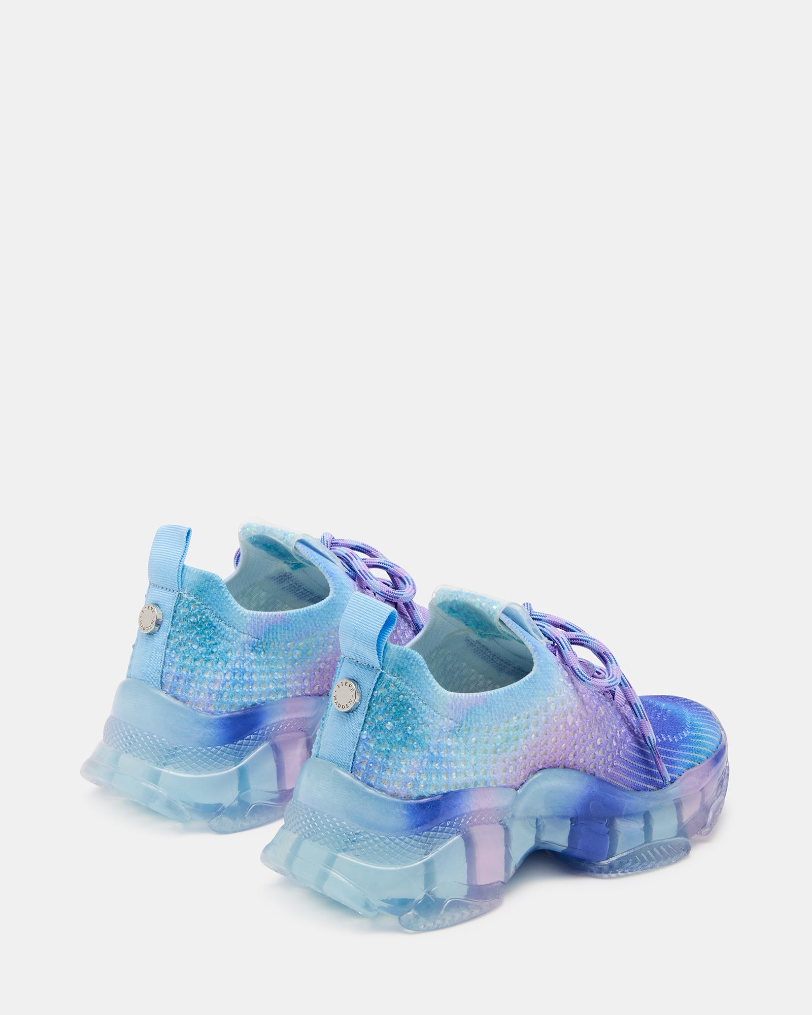 Low-top sneakers with lace-up detail, perfect for school or play.