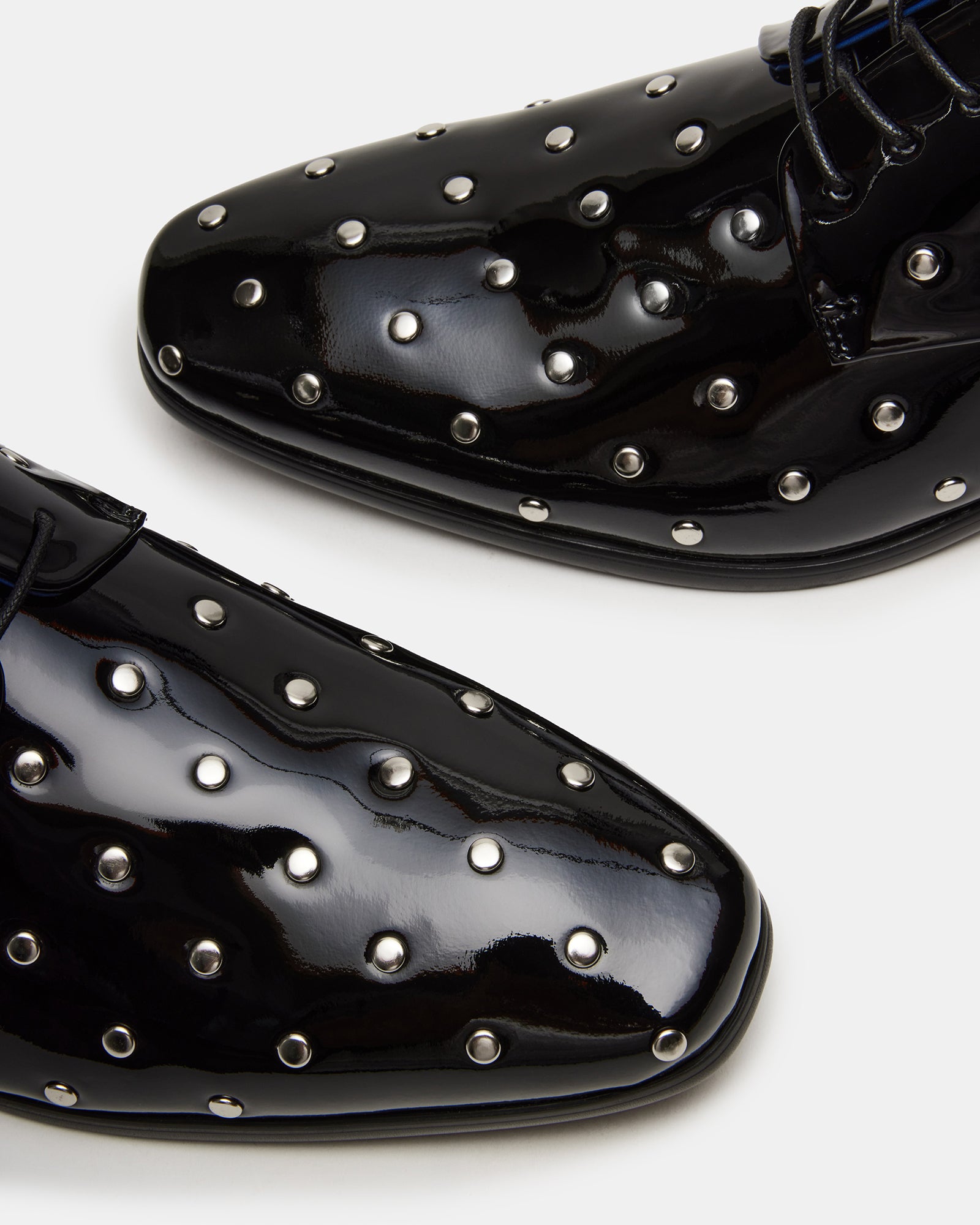 Gemari dress shoes paired with formal attire