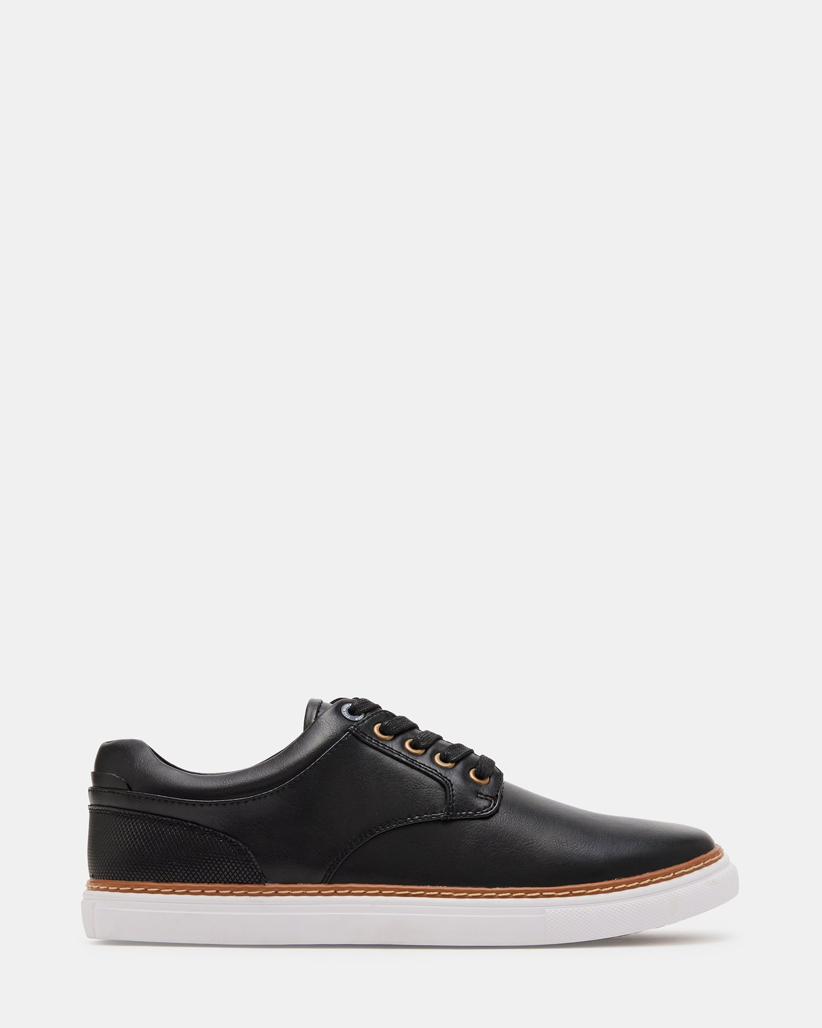 GUSS BLACK men's casual shoes displayed on a wooden bench outdoors