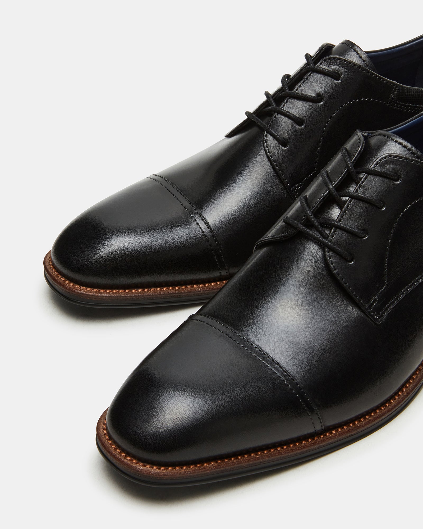 HASEN black dress shoes paired with a navy suit, showcasing versatility