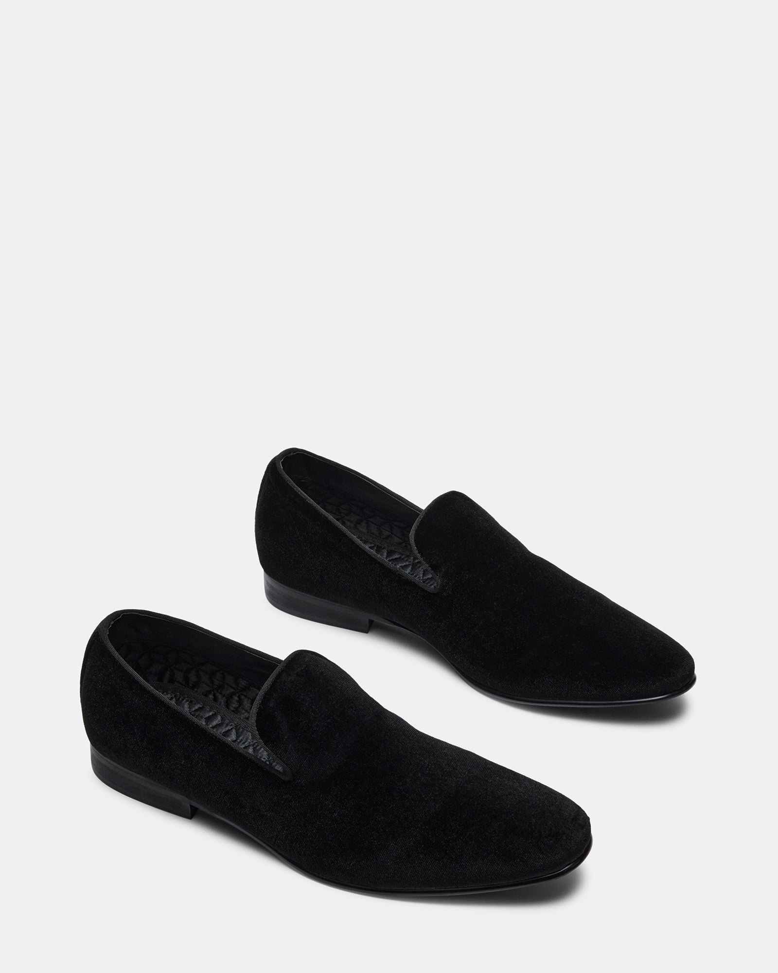 Top-down shot of LAIGHT slip-on shoes displaying the seamless vamp and elegant silhouette