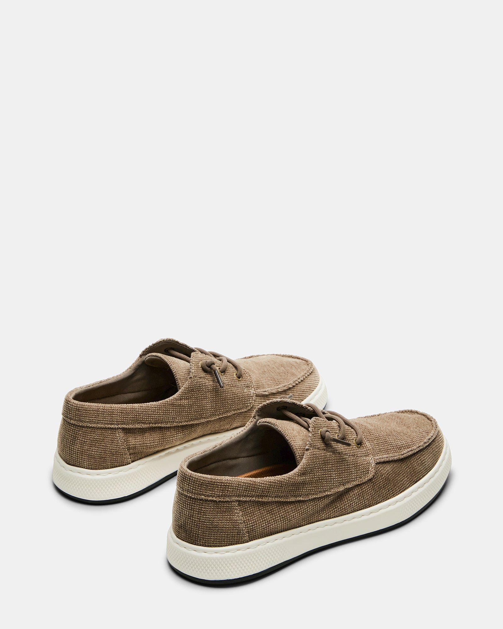 Casual outfit with NUSCHI slip-on shoes for men suitable for a relaxed day out