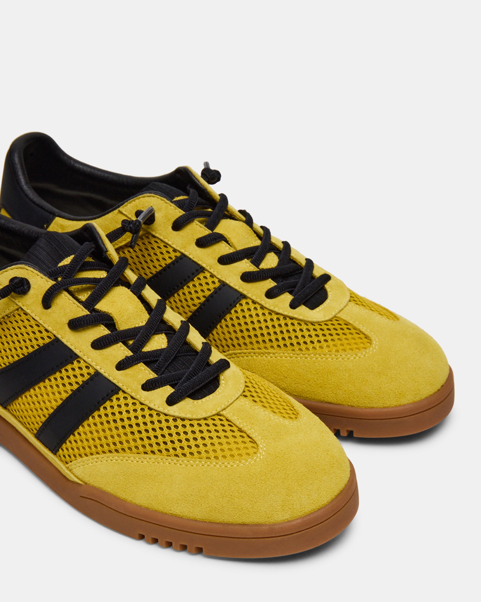 VIENTO sneakers displayed outdoors, perfect for casual wear.