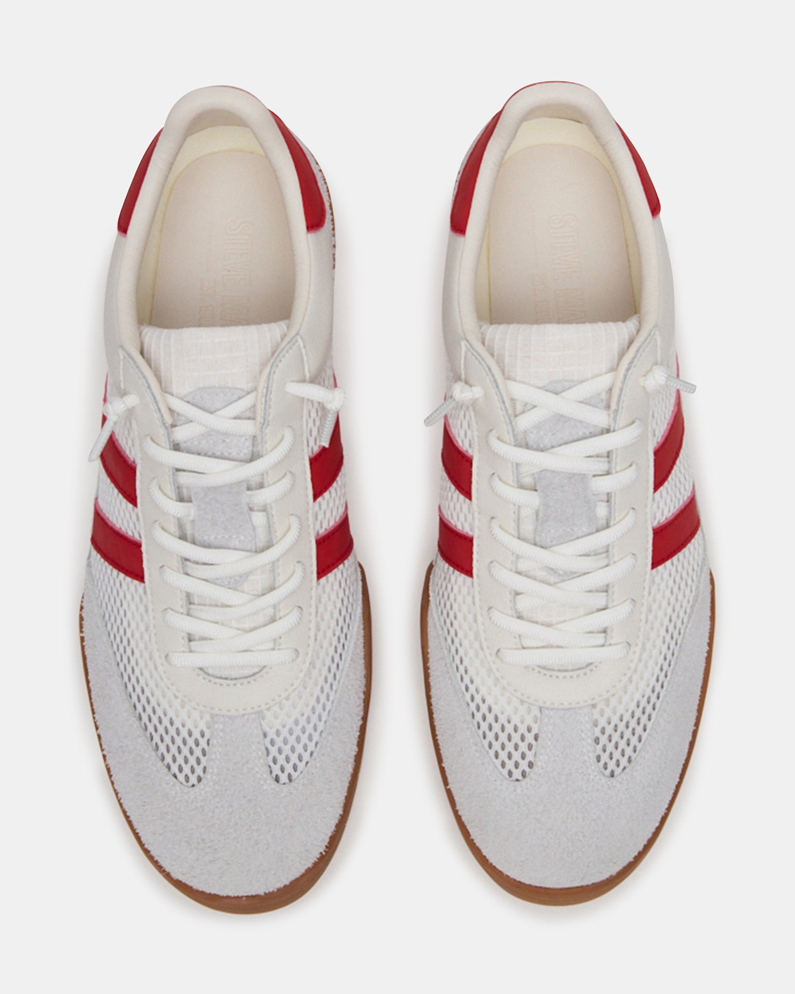Close-up of VIENTO mens casual shoes highlighting rubber sole and stitching