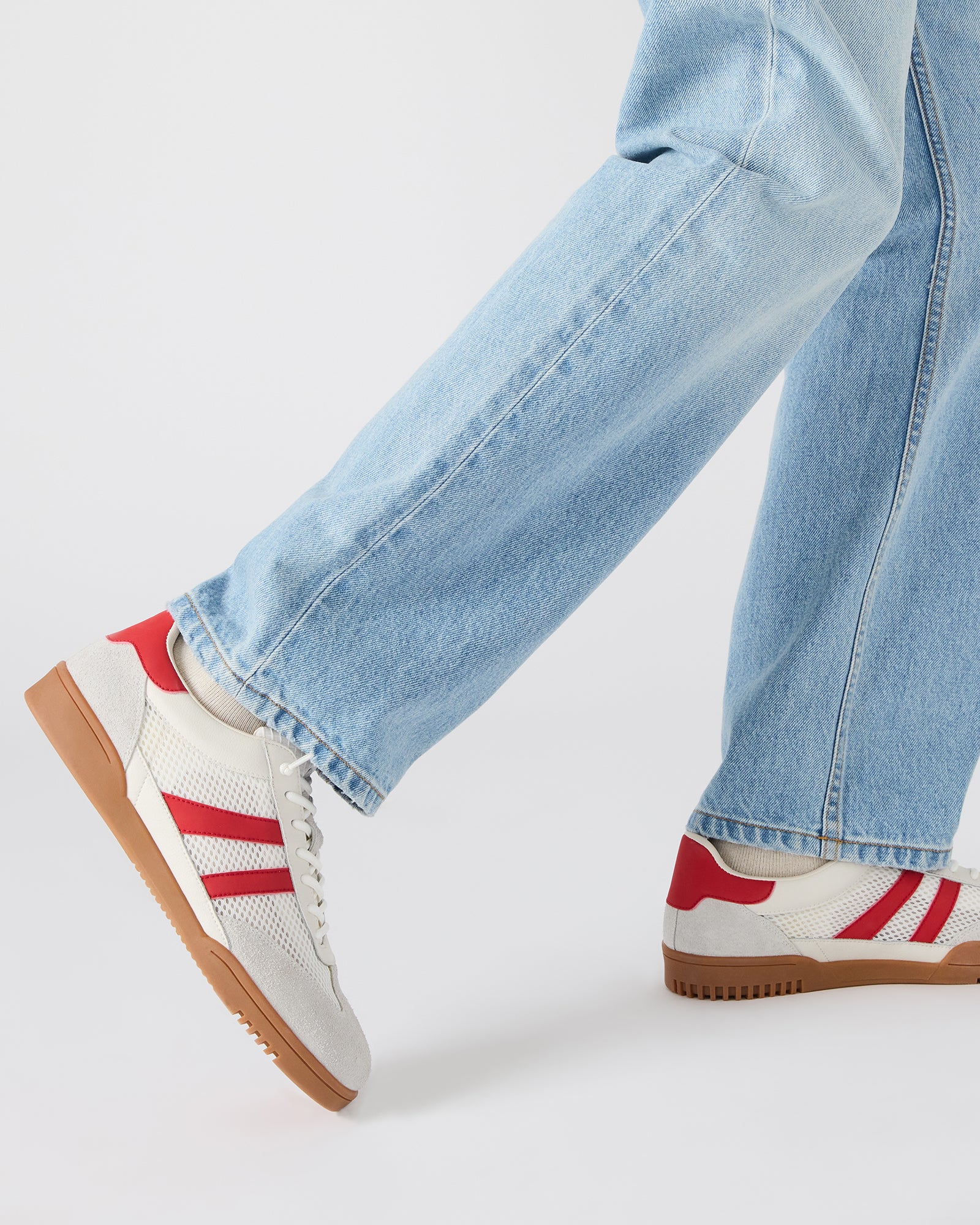 VIENTO sneakers displayed outdoors, perfect for casual wear.
