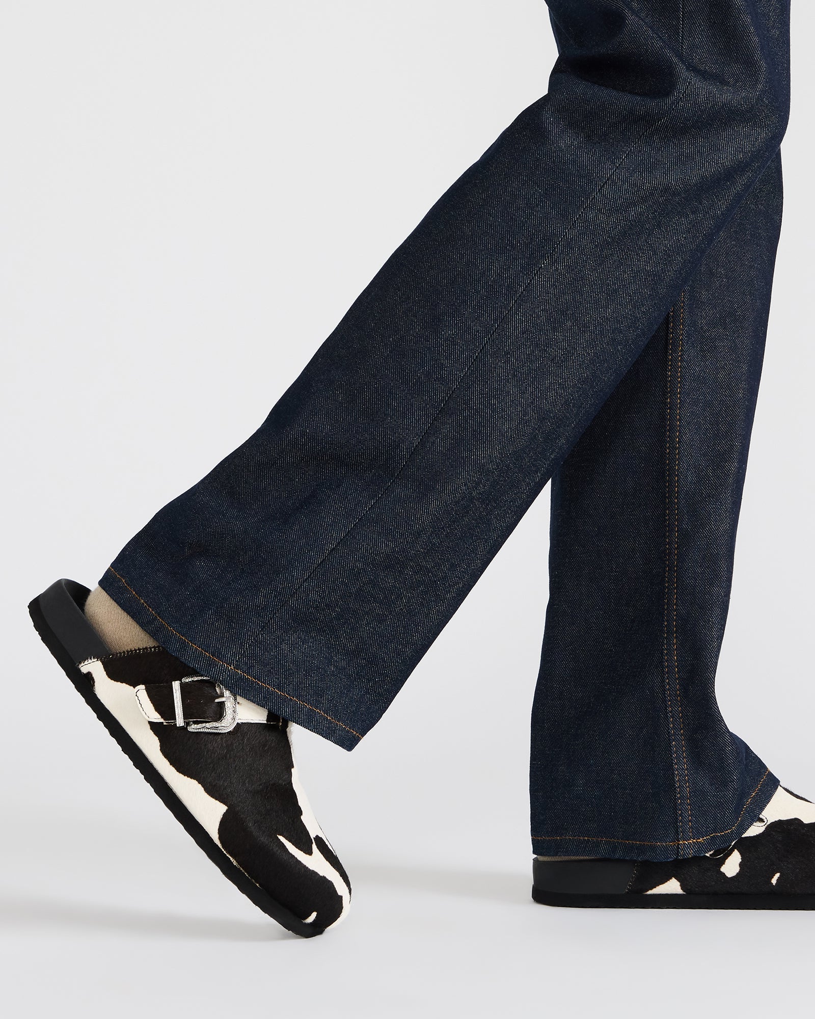 Overhead shot of mens dress shoes with cushioned footbed and textile lining