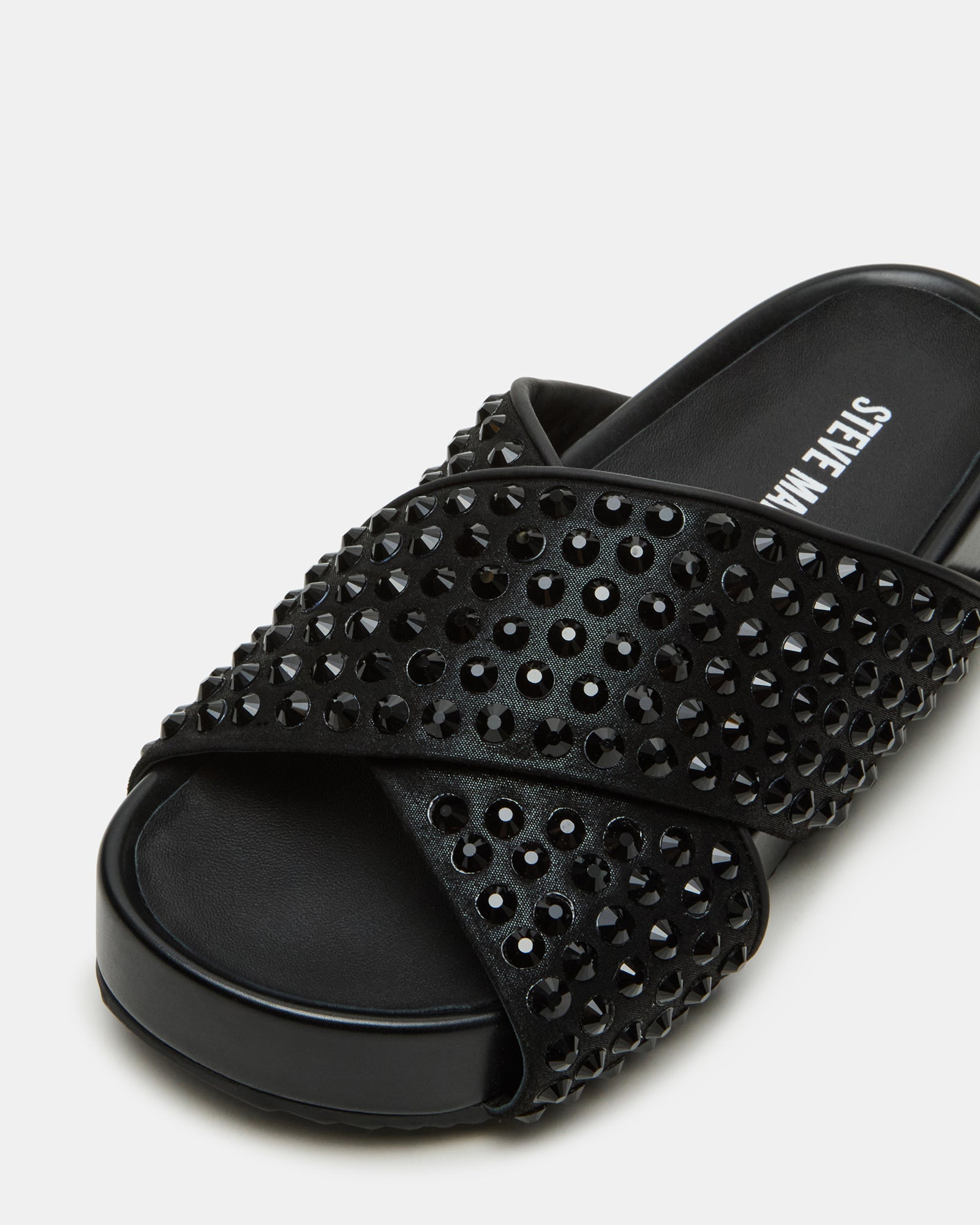 Fashionable ladies flatform sandals paired with casual outfits