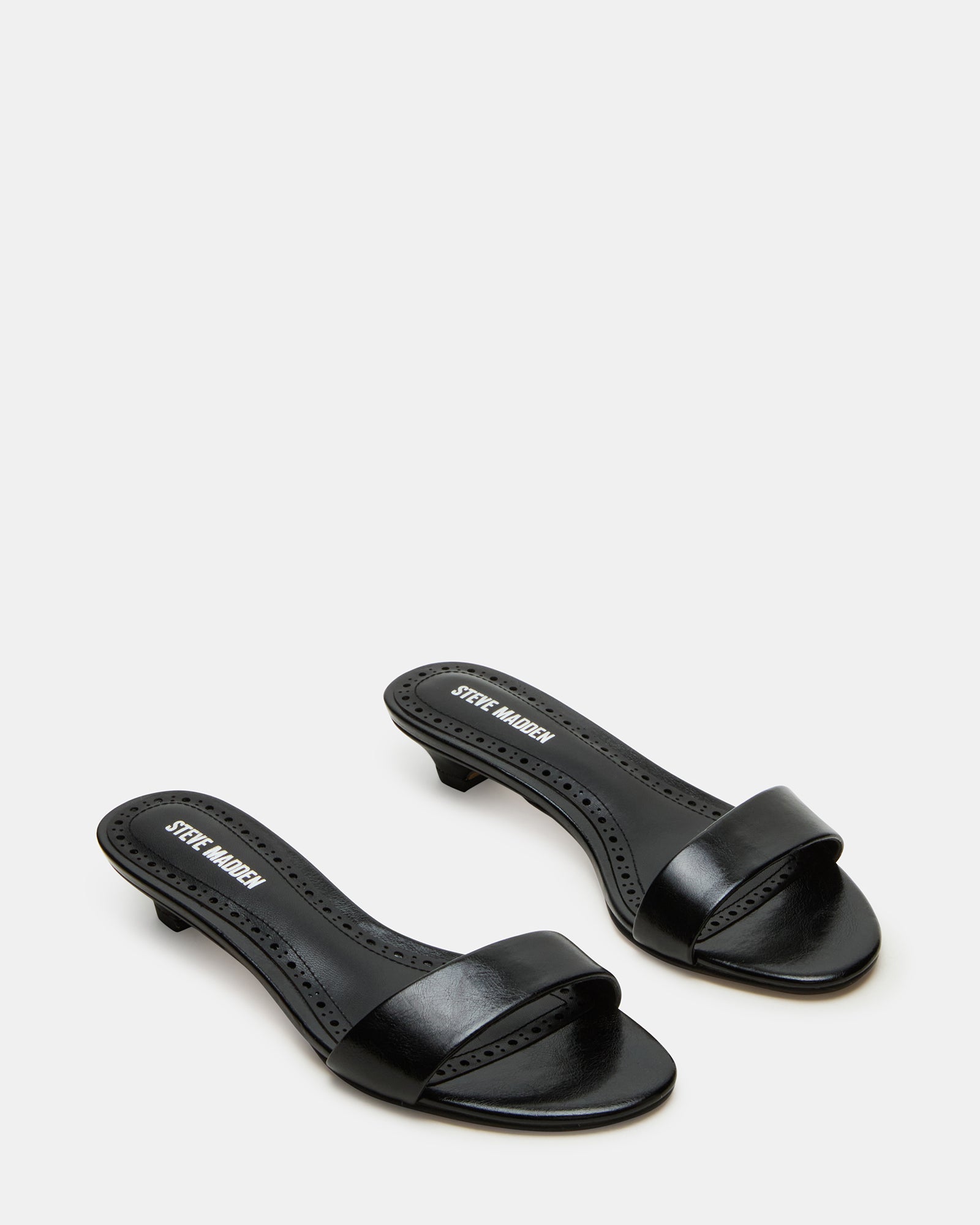 Close-up of the rounded toe and vegan leather material of BERRY shoes