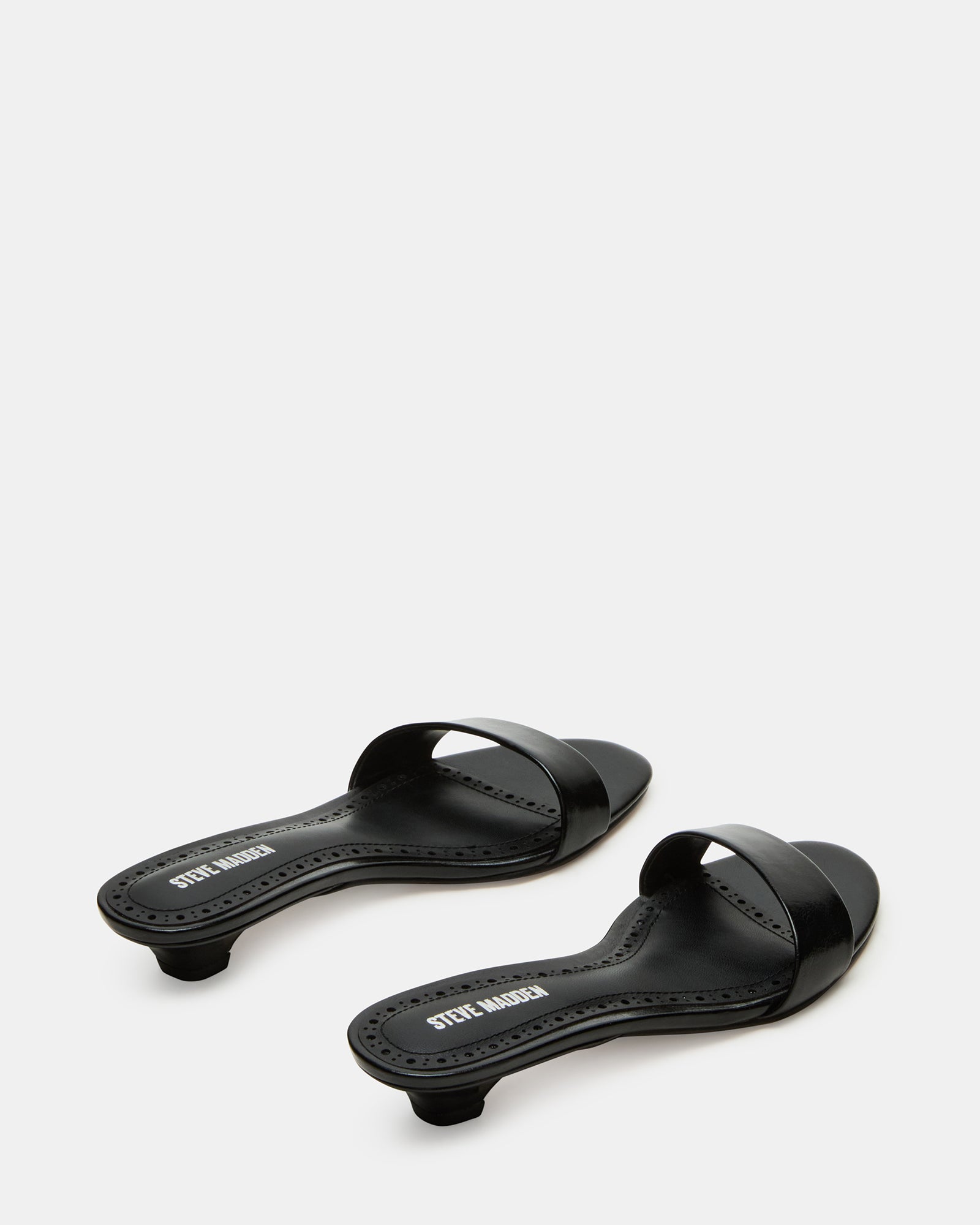 Close-up of the rounded toe and vegan leather material of BERRY shoes