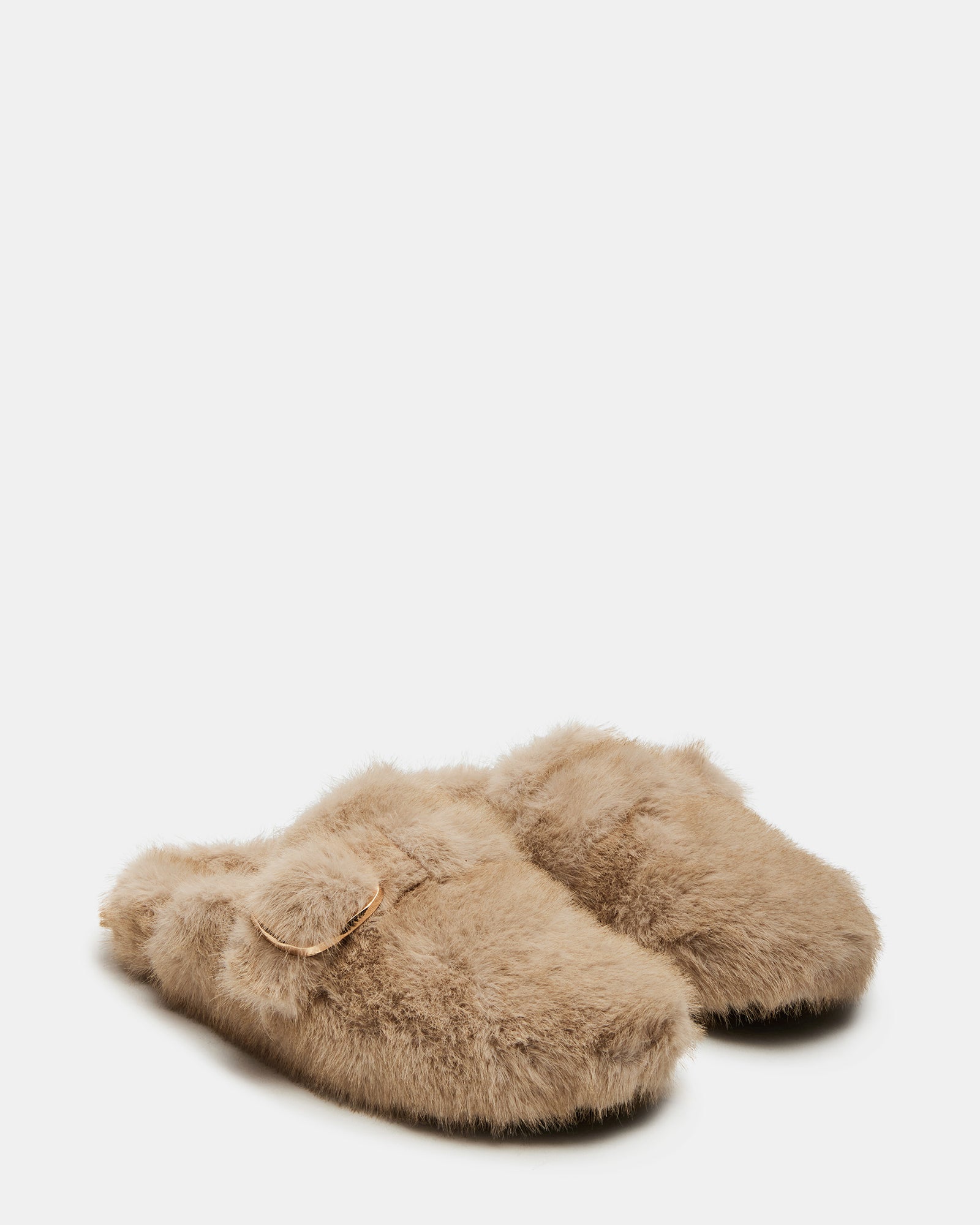 Casual wear scene featuring BOHAN NATURAL slip-on shoes in a relaxed setting