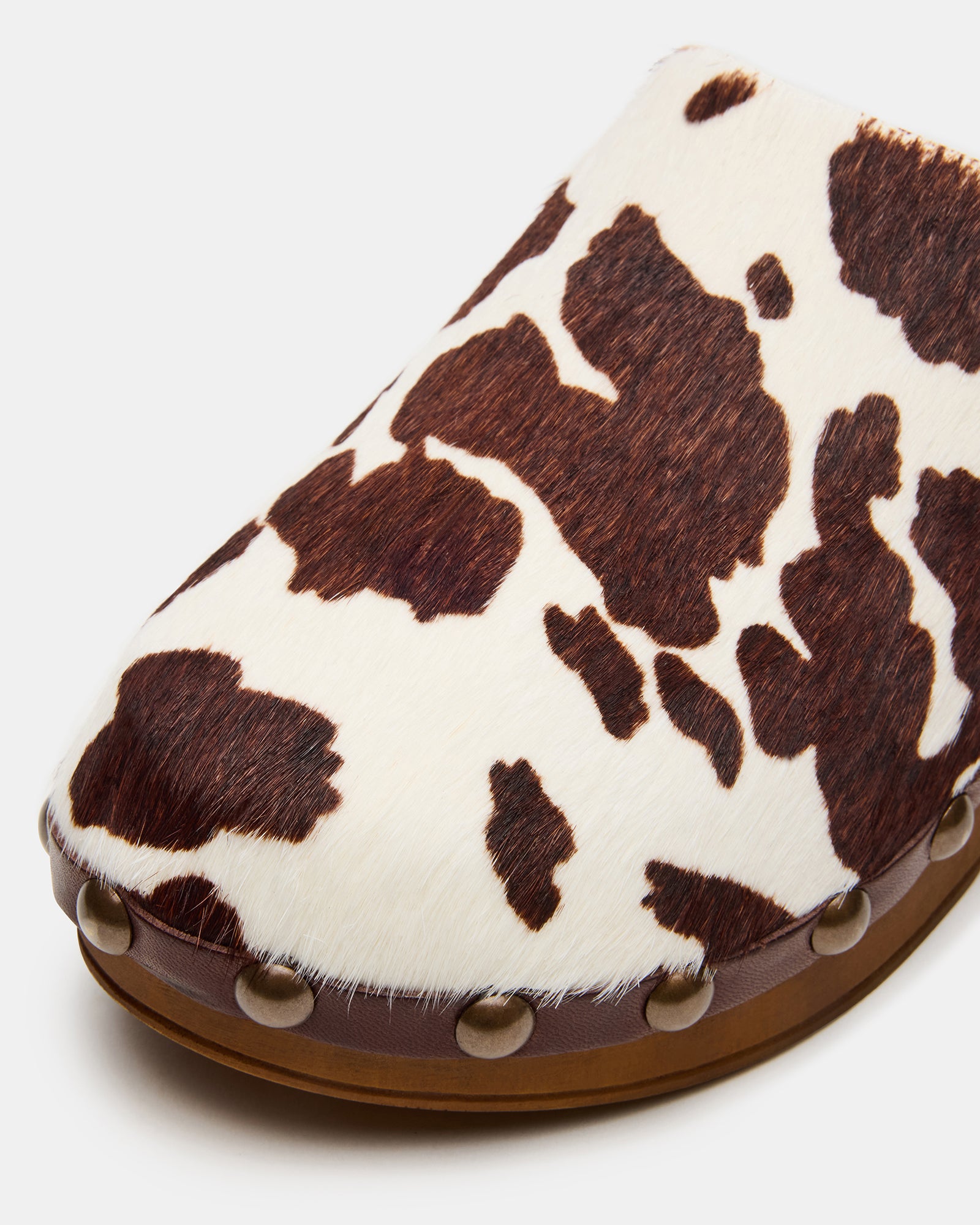 Ladies leather mules shoes styled with denim for a chic weekend outfit