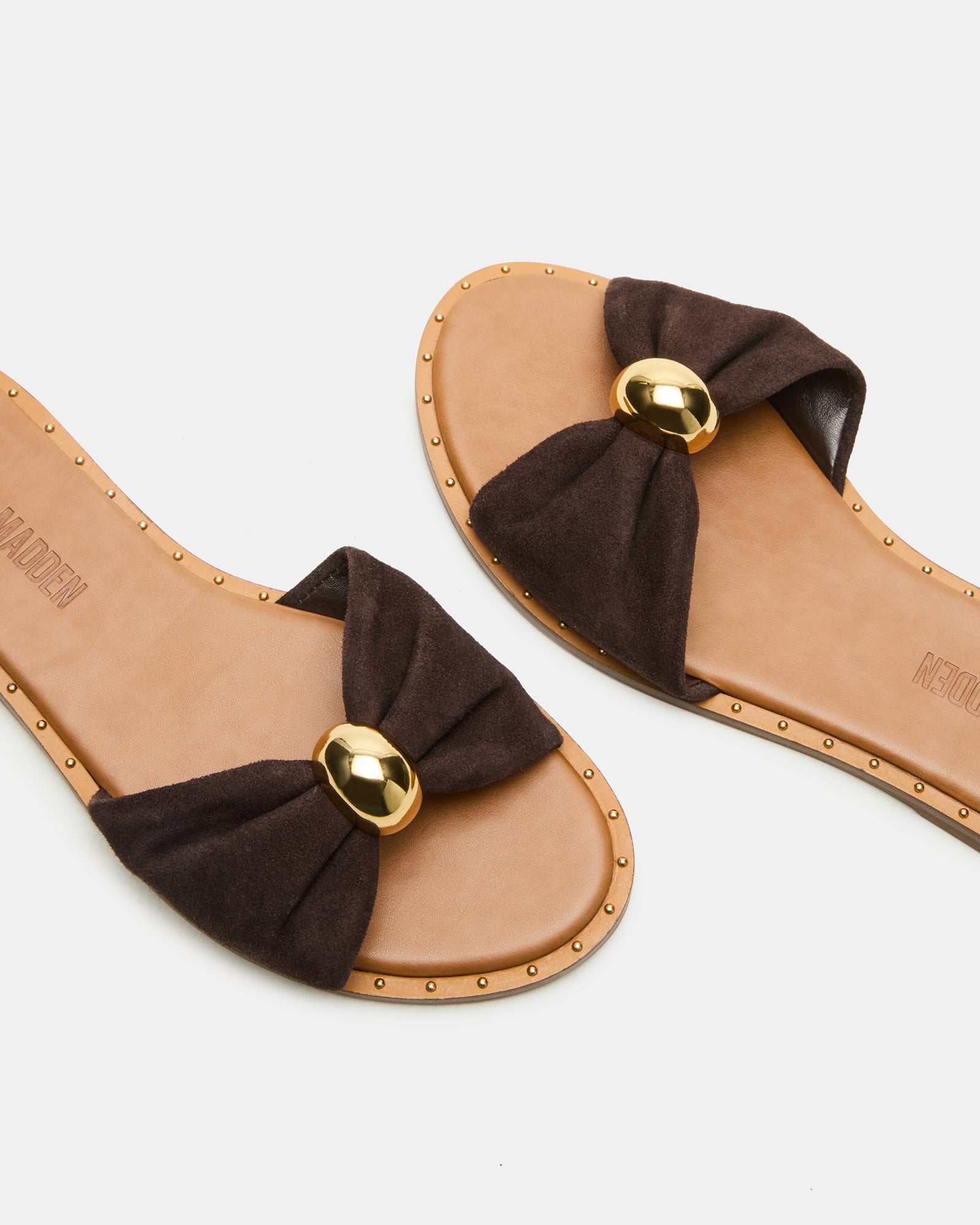 Lifestyle photo of comfort sandals for women worn during a Palm Springs outdoor brunch.