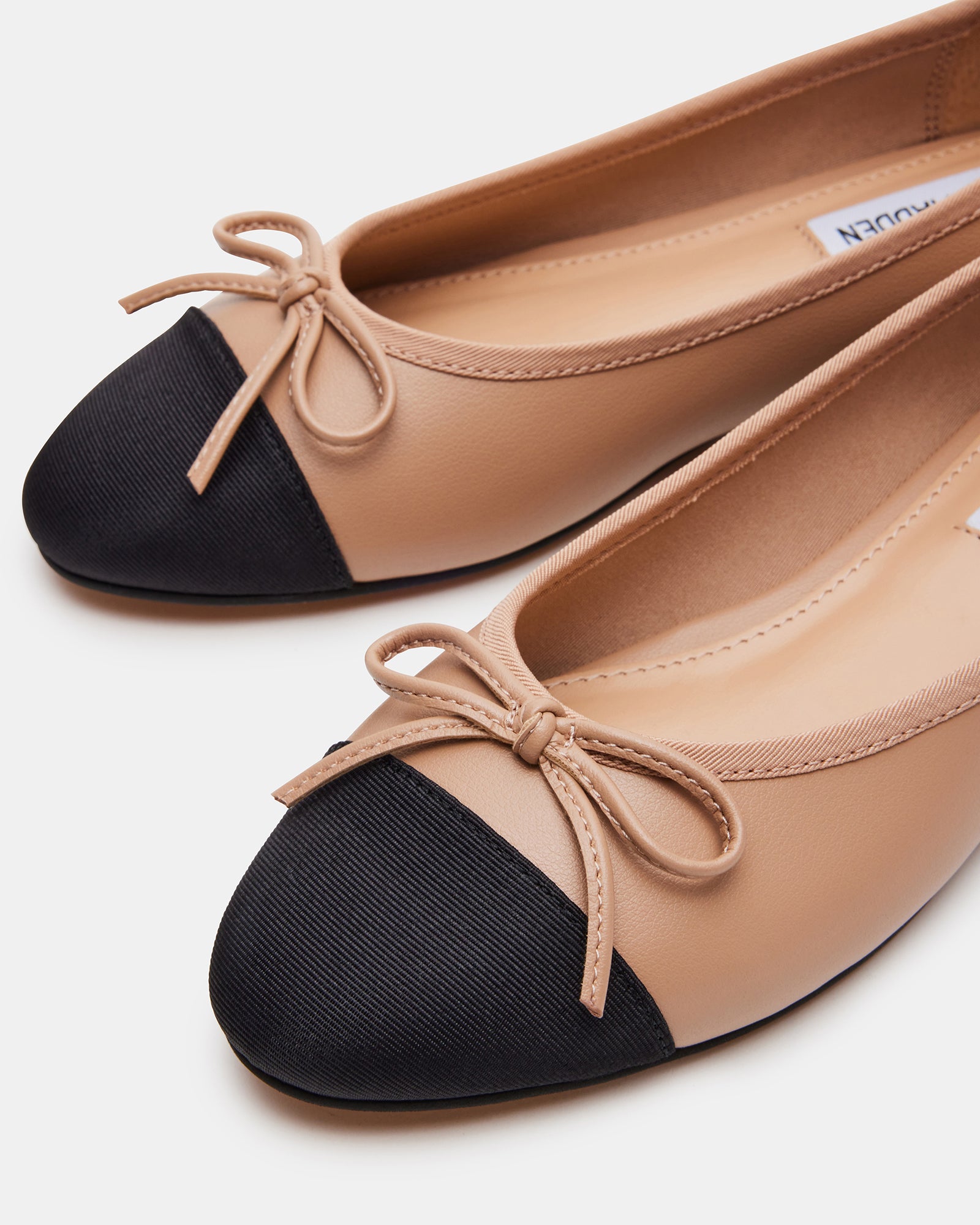 Elegant black ballet flats with bow detail, ideal for casual outings.
