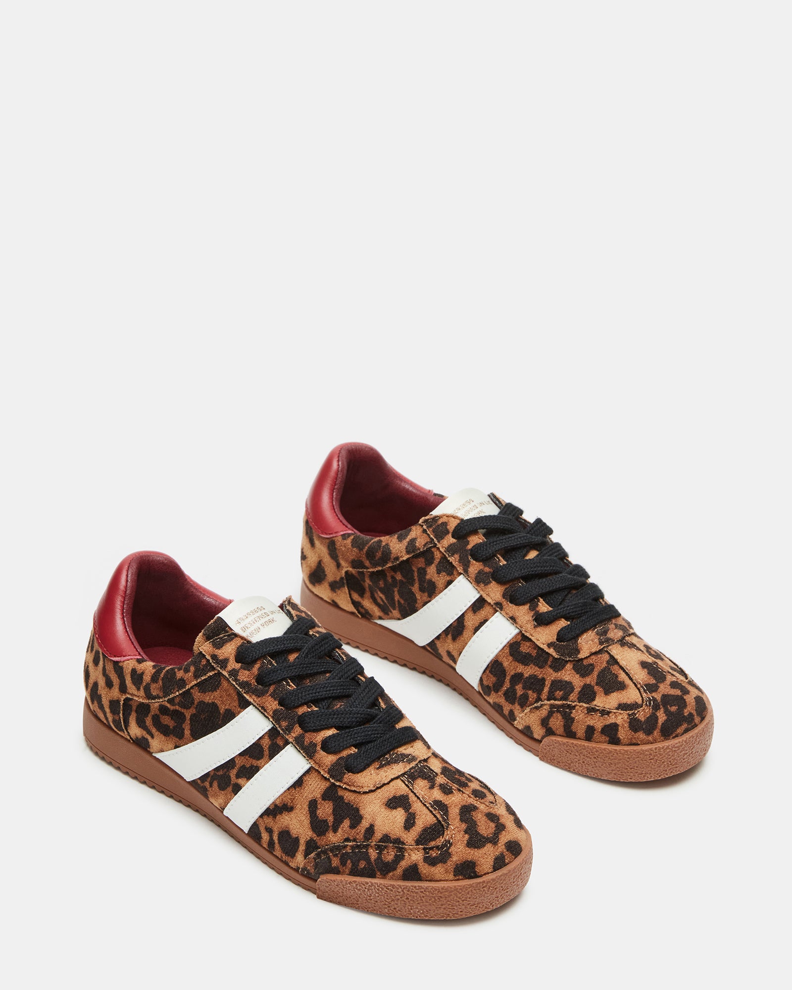 Casual outfit pairing featuring these low-top sneakers