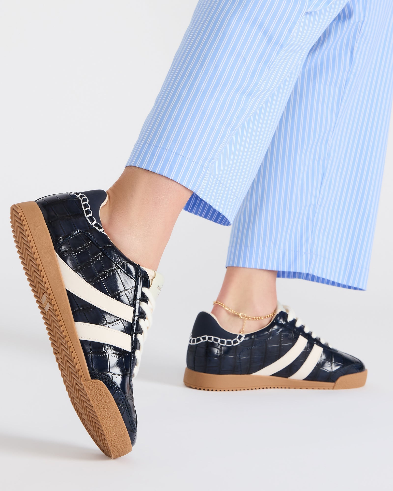 Fashionable lace-up shoes in navy crocodile pattern for men and women