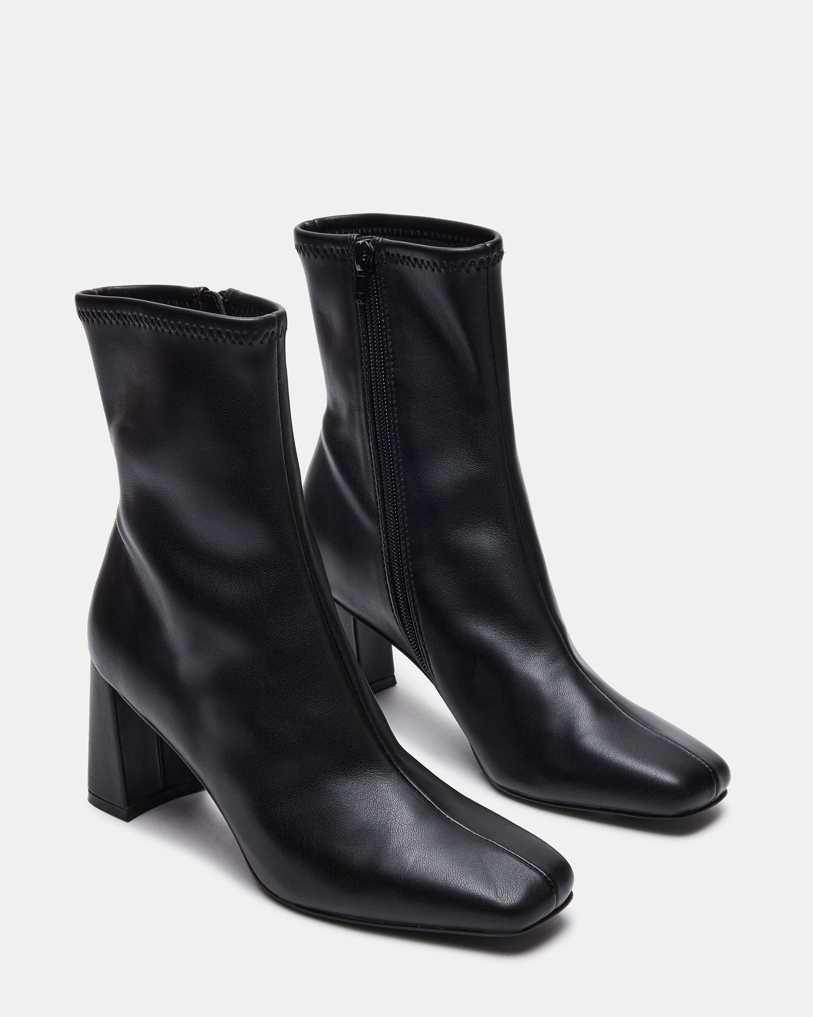 Boots displayed with casual jeans — recommended for urban weekend wear.
