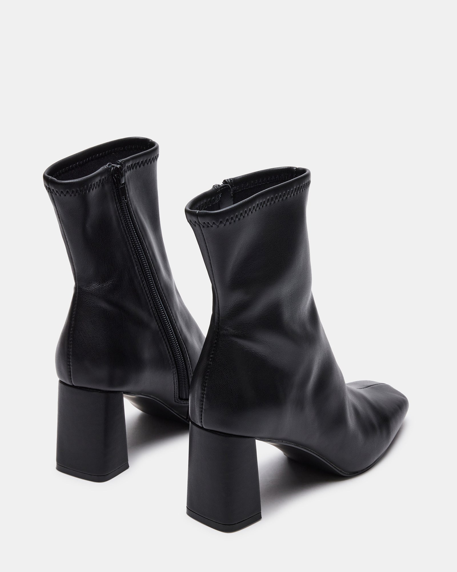Boots displayed with casual jeans — recommended for urban weekend wear.
