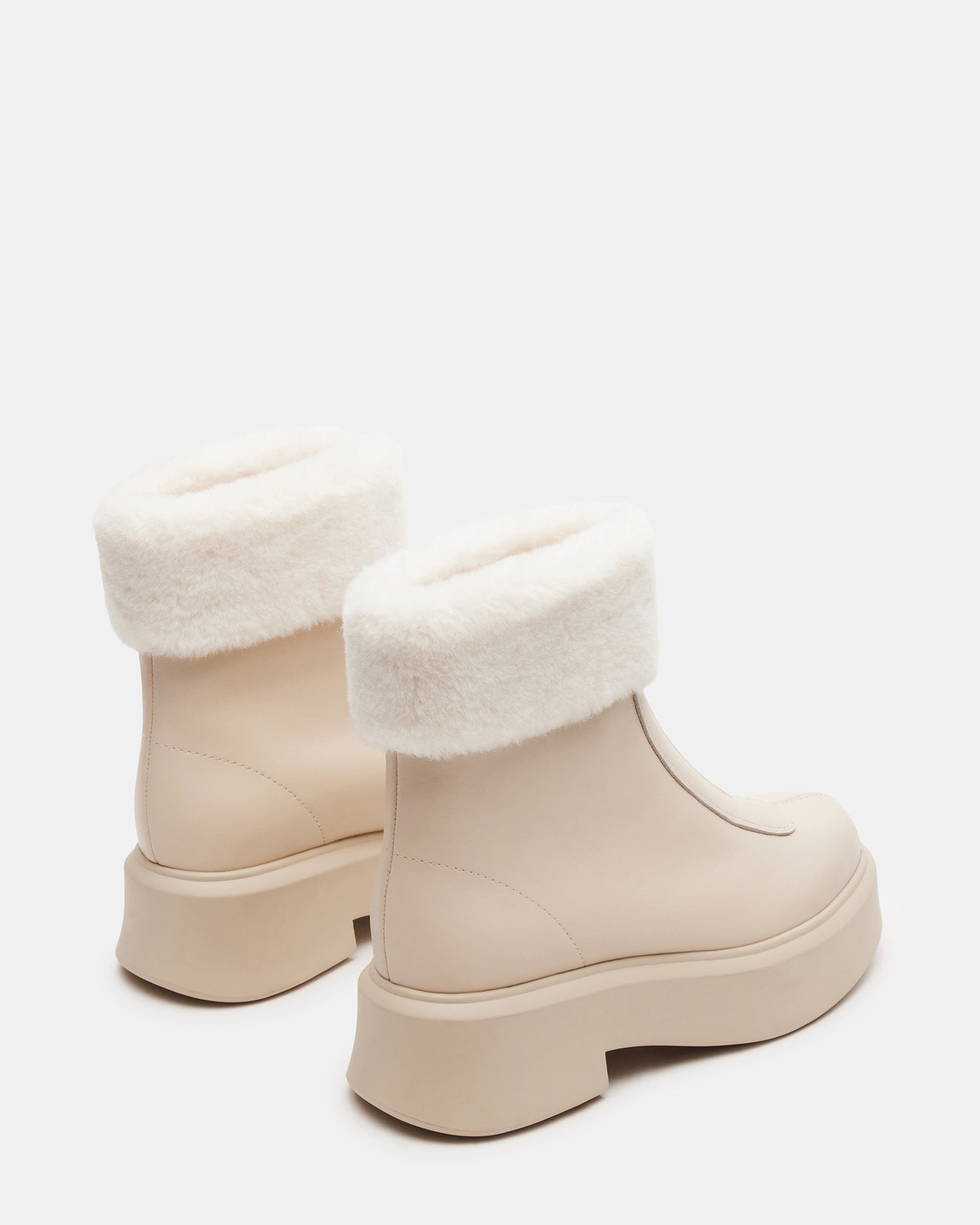 Close-up of the faux fur lining in Jones winter boots, designed for warmth.