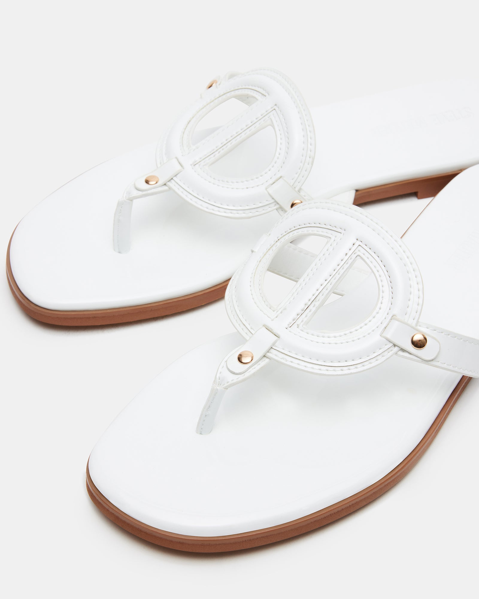 Close-up of the synthetic upper and detailed finishing of the sandals