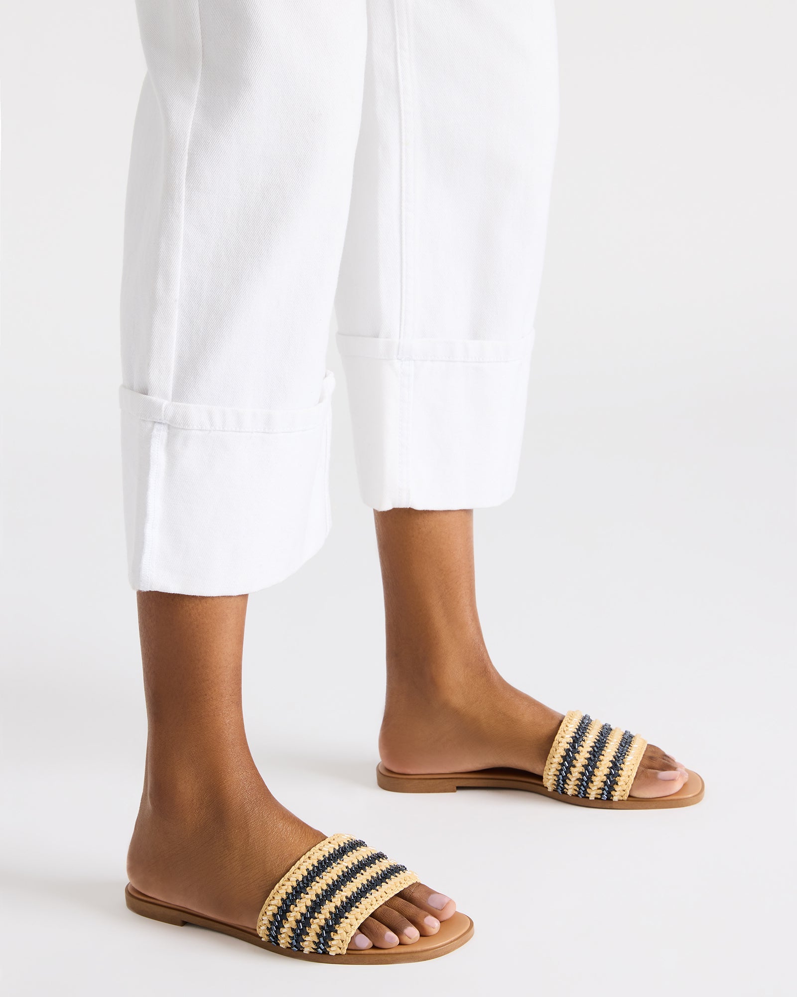 Side view of Kooper platform sandals with synthetic sole, perfect for casual strolls in Charleston