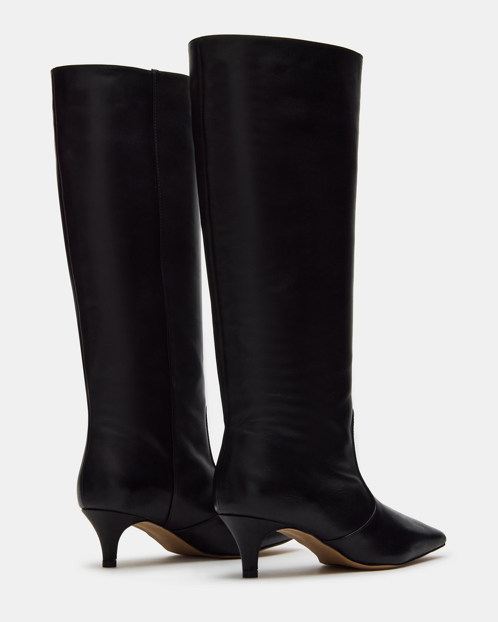 Woman wearing the knee-high boots with a chic winter outfit.