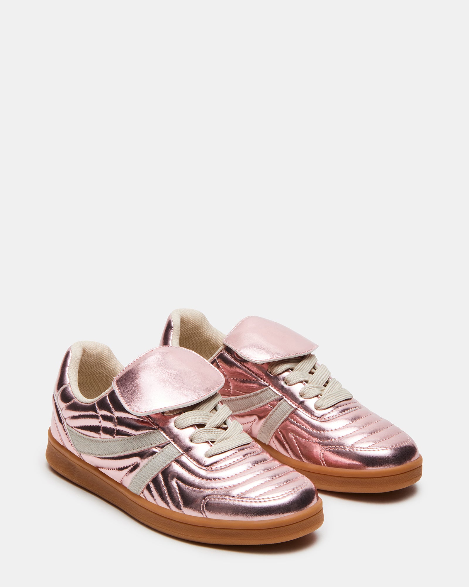 Woman wearing Bottega sneakers with a casual summer outfit