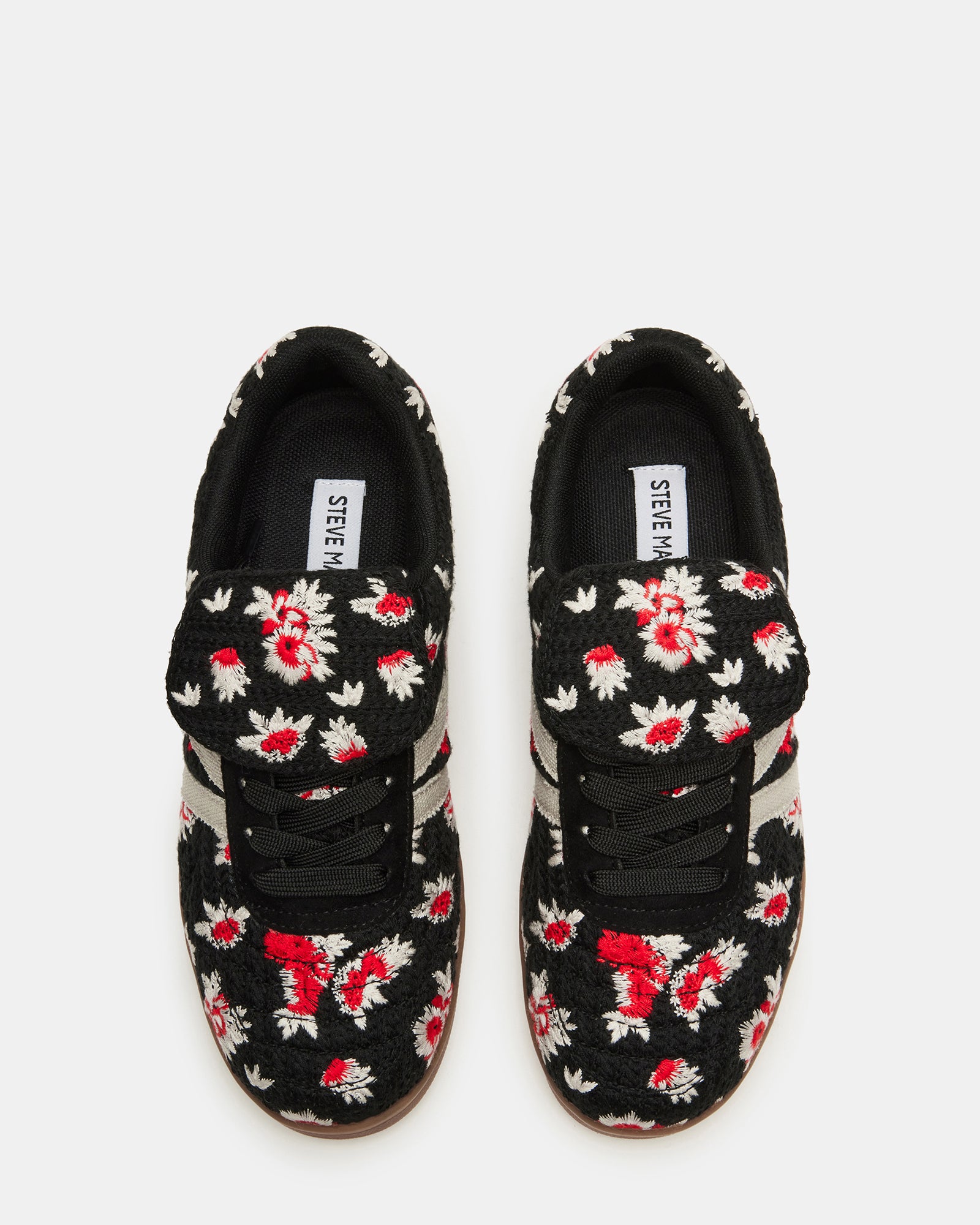 Fashionable low-top sneakers for women with a comfortable fit and stylish look
