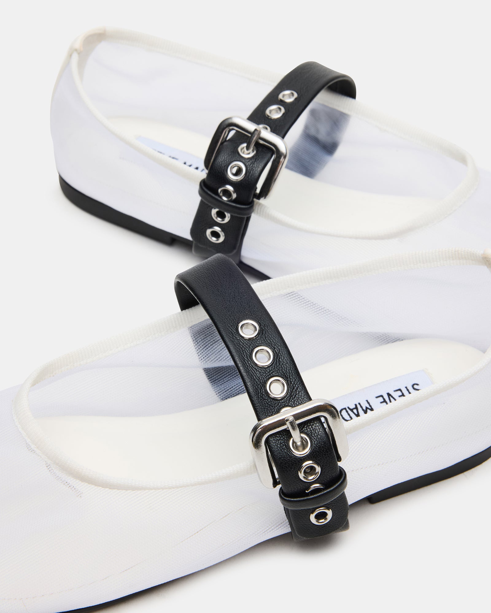 Lifestyle image of comfortable flats being worn for a city walk in Savannah.