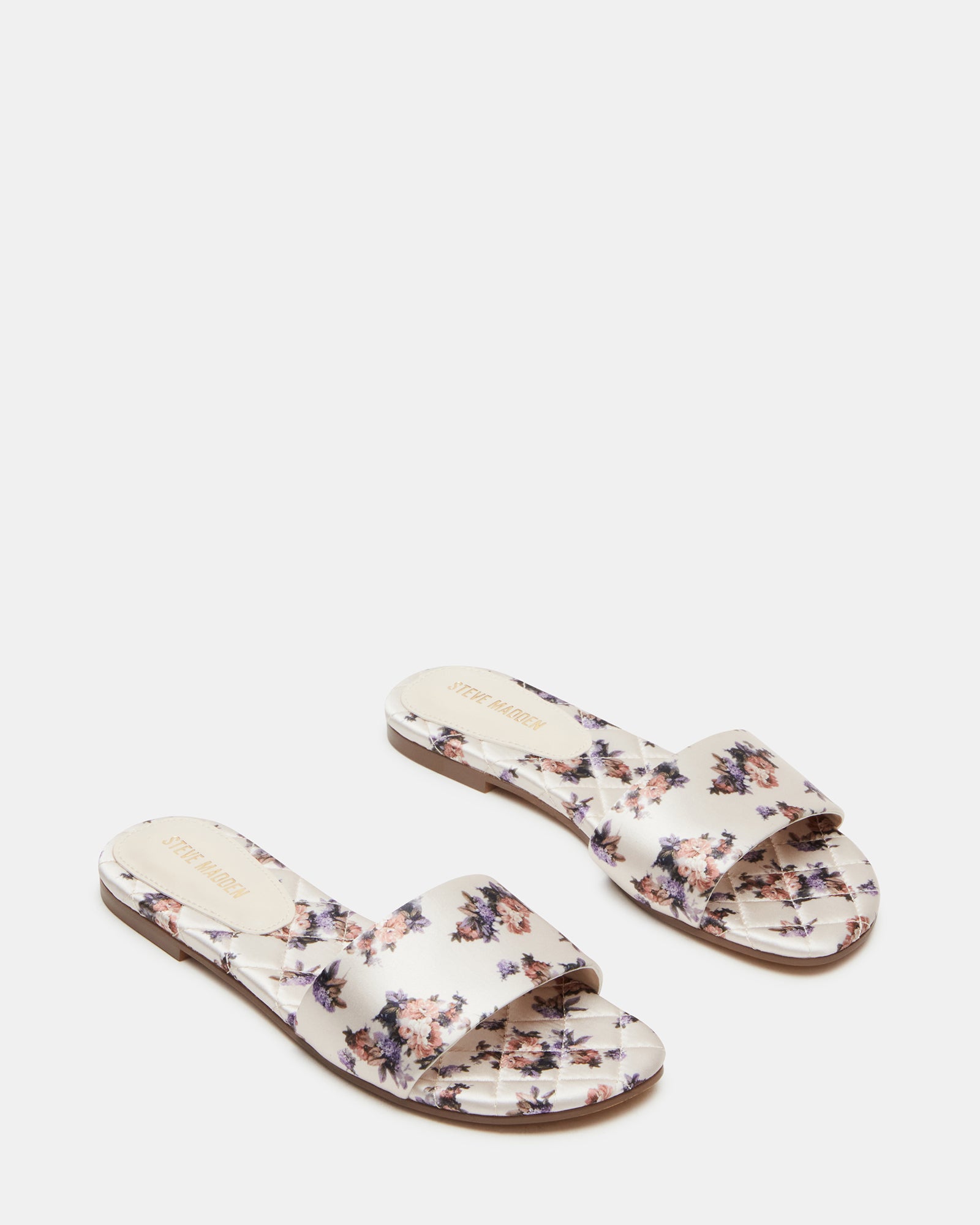 Comfortable sandals with a quilted texture, ideal for casual summer wear.
