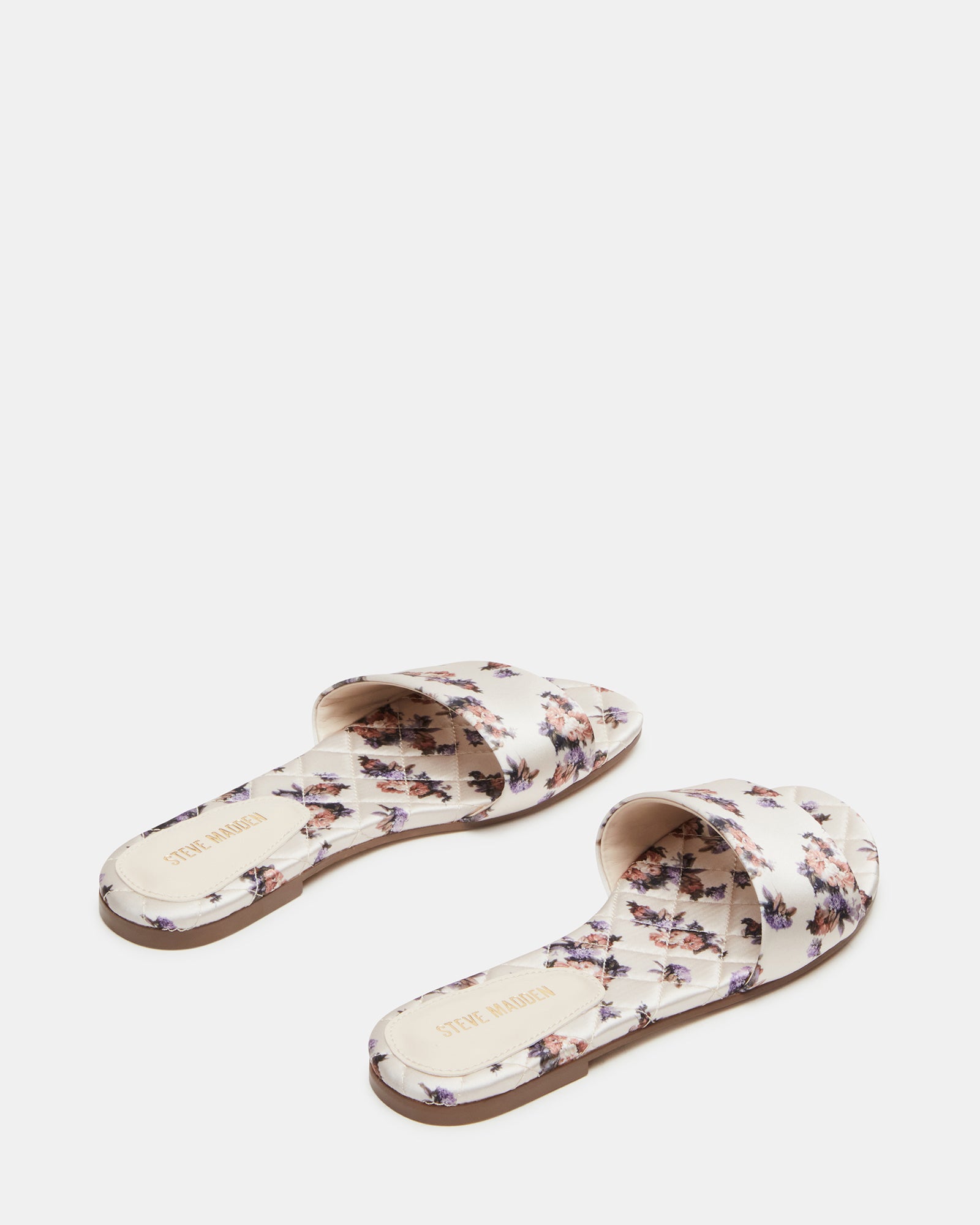 Comfortable sandals with a quilted texture, ideal for casual summer wear.