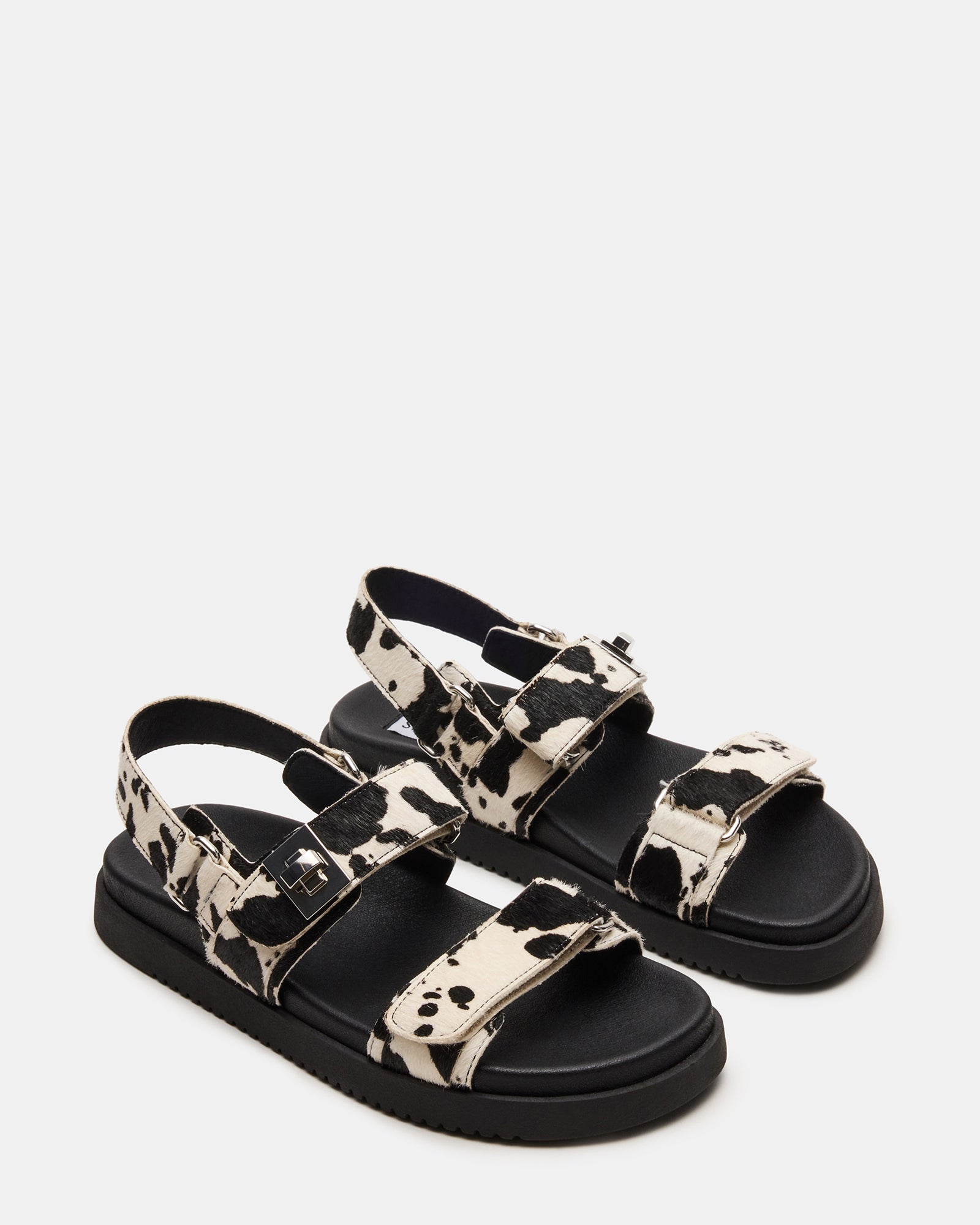 Close-up of the molded footbed and 1-inch heel of the MONA flatform sandals