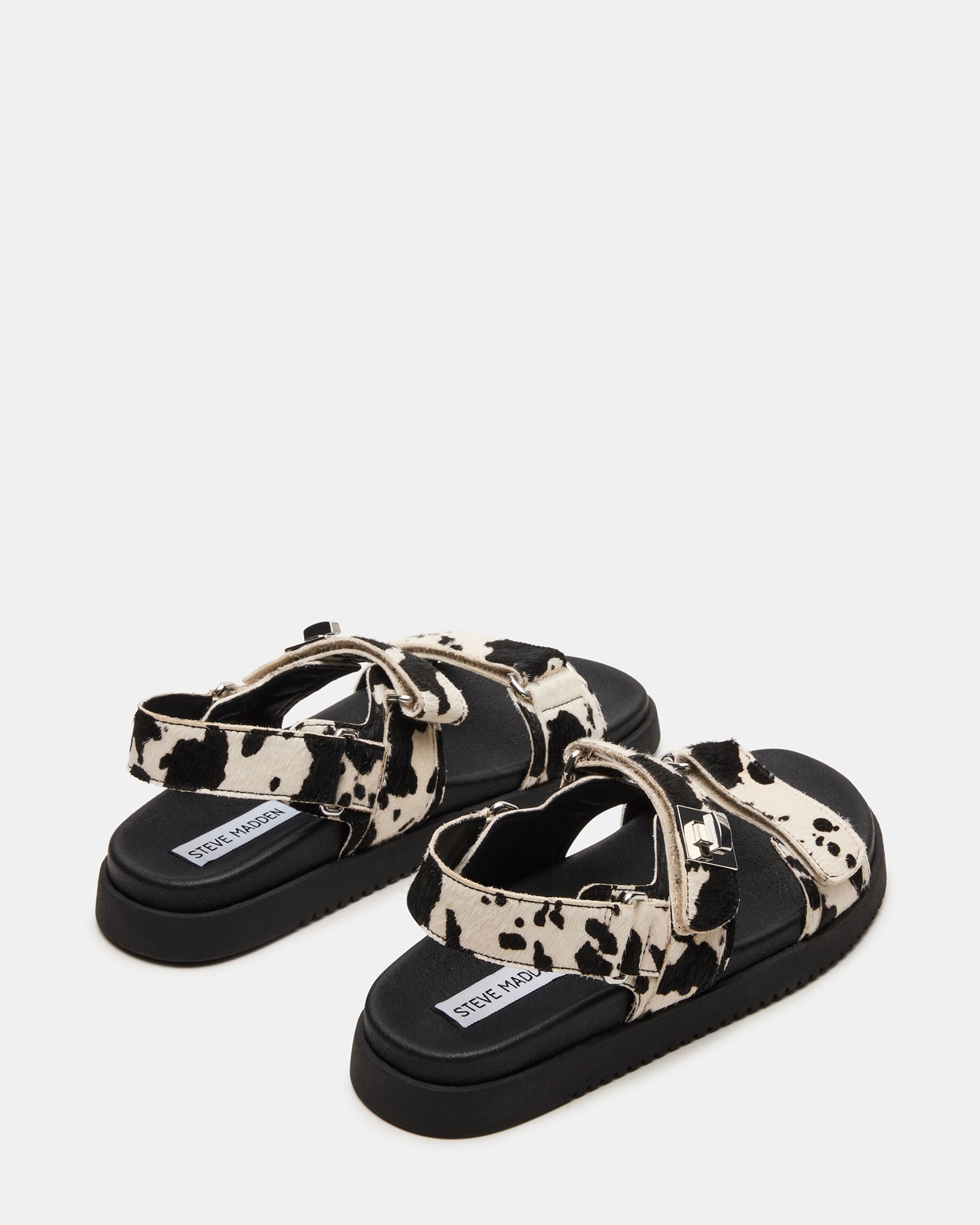 Close-up of the molded footbed and 1-inch heel of the MONA flatform sandals
