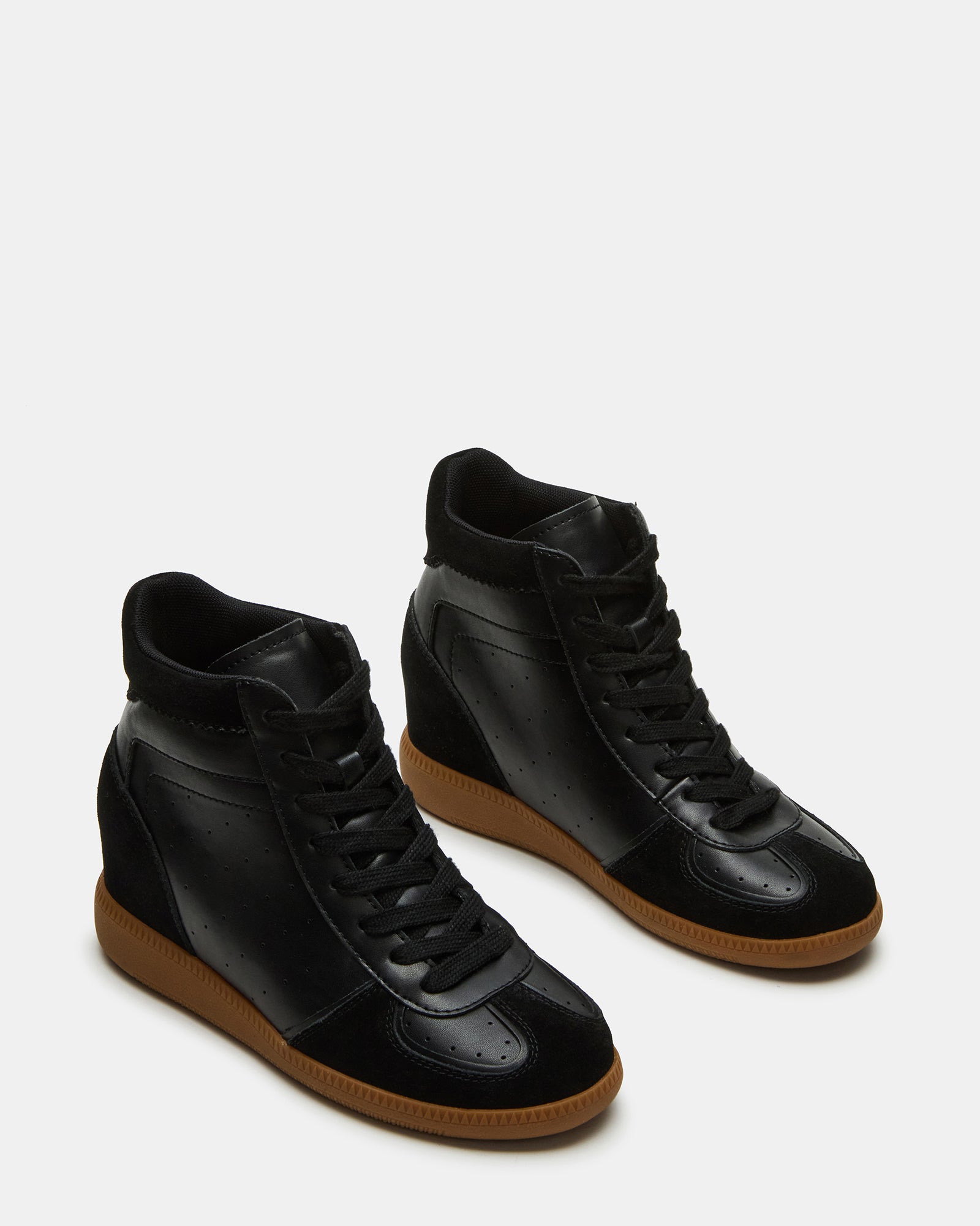 Women’s lace-up shoes with a sleek design and textured sole